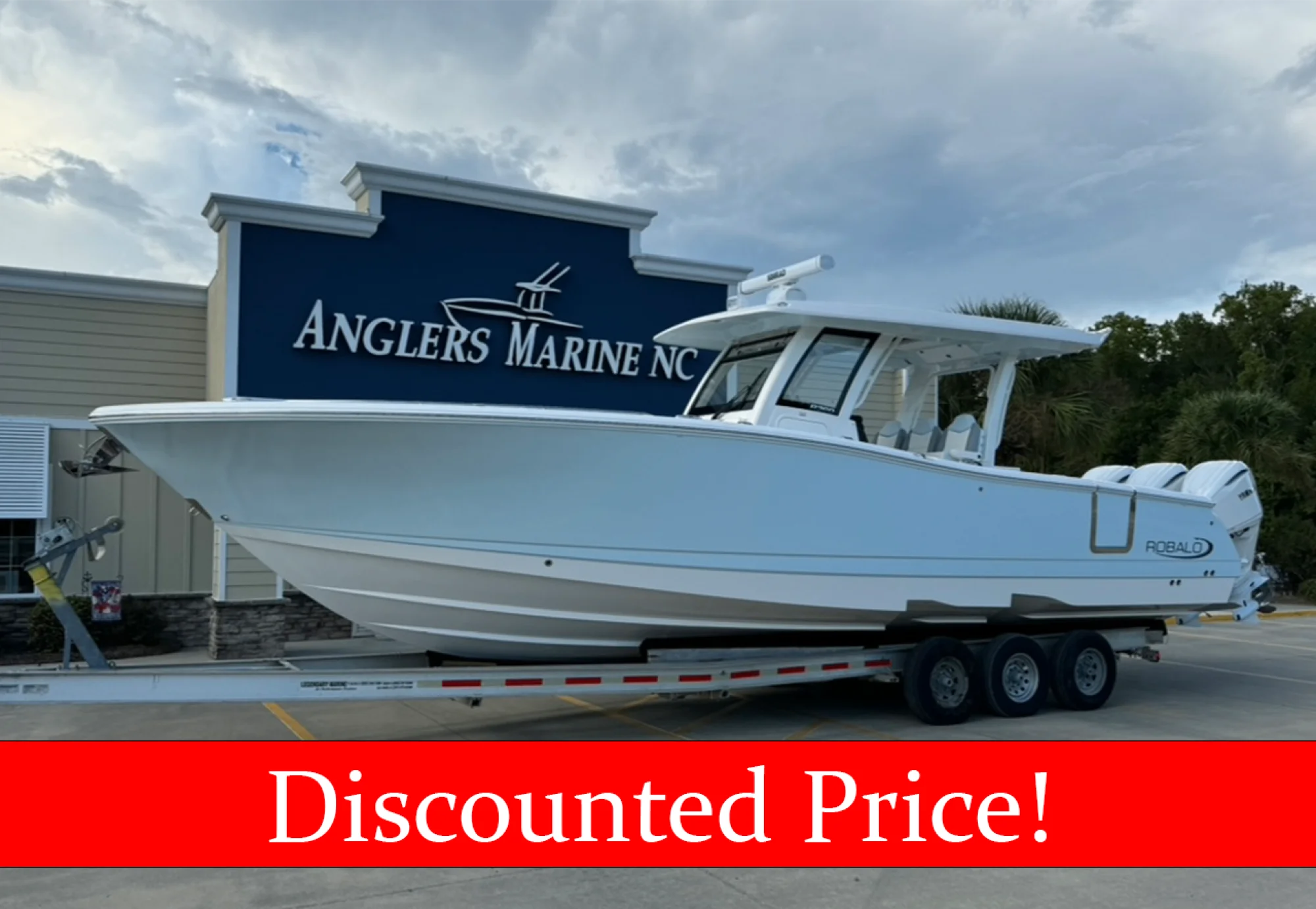 2025 Robalo R360 Ice Blue/White