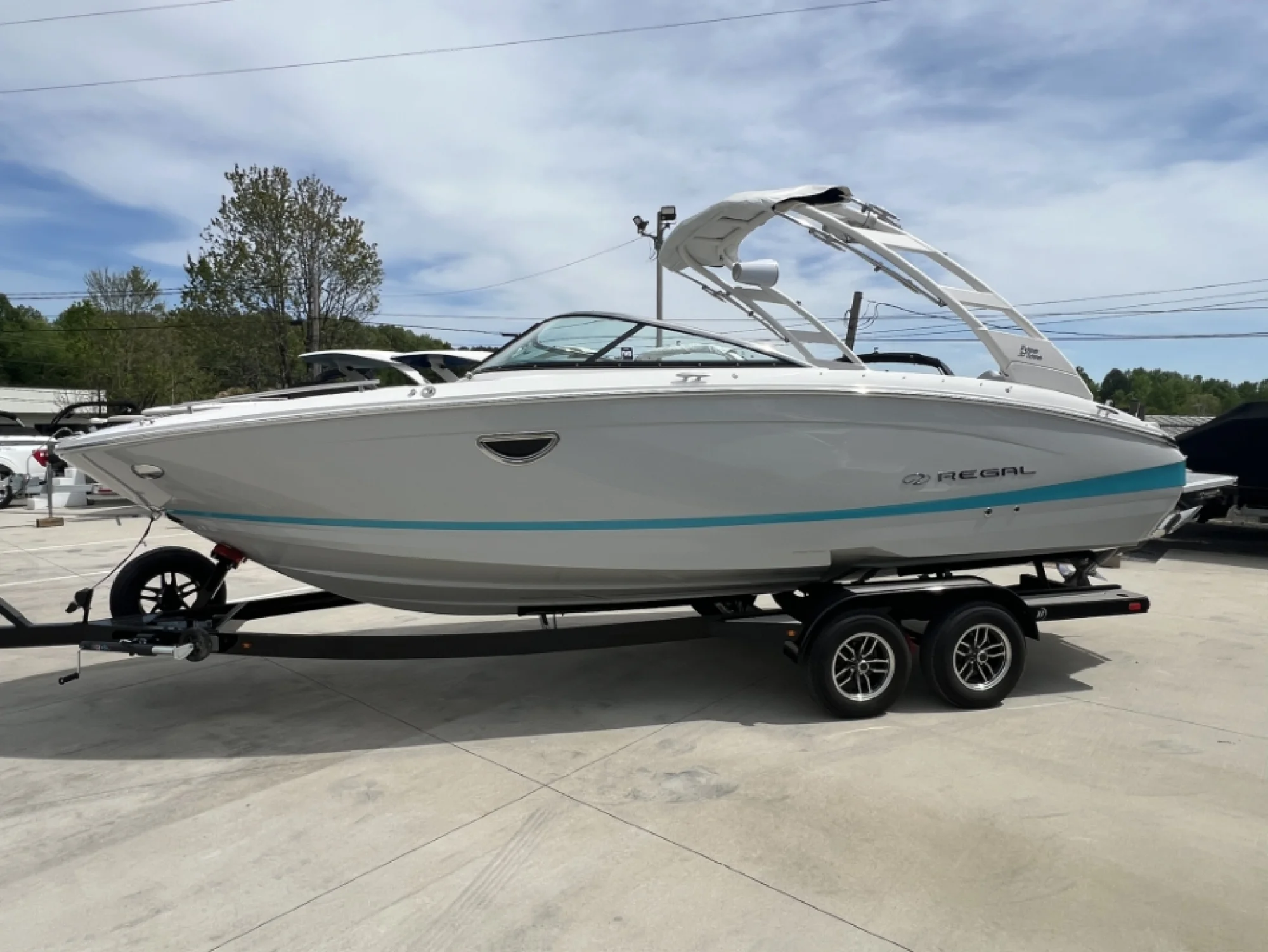 2025 27' Regal LS6 Surf Ultimate - Image 3