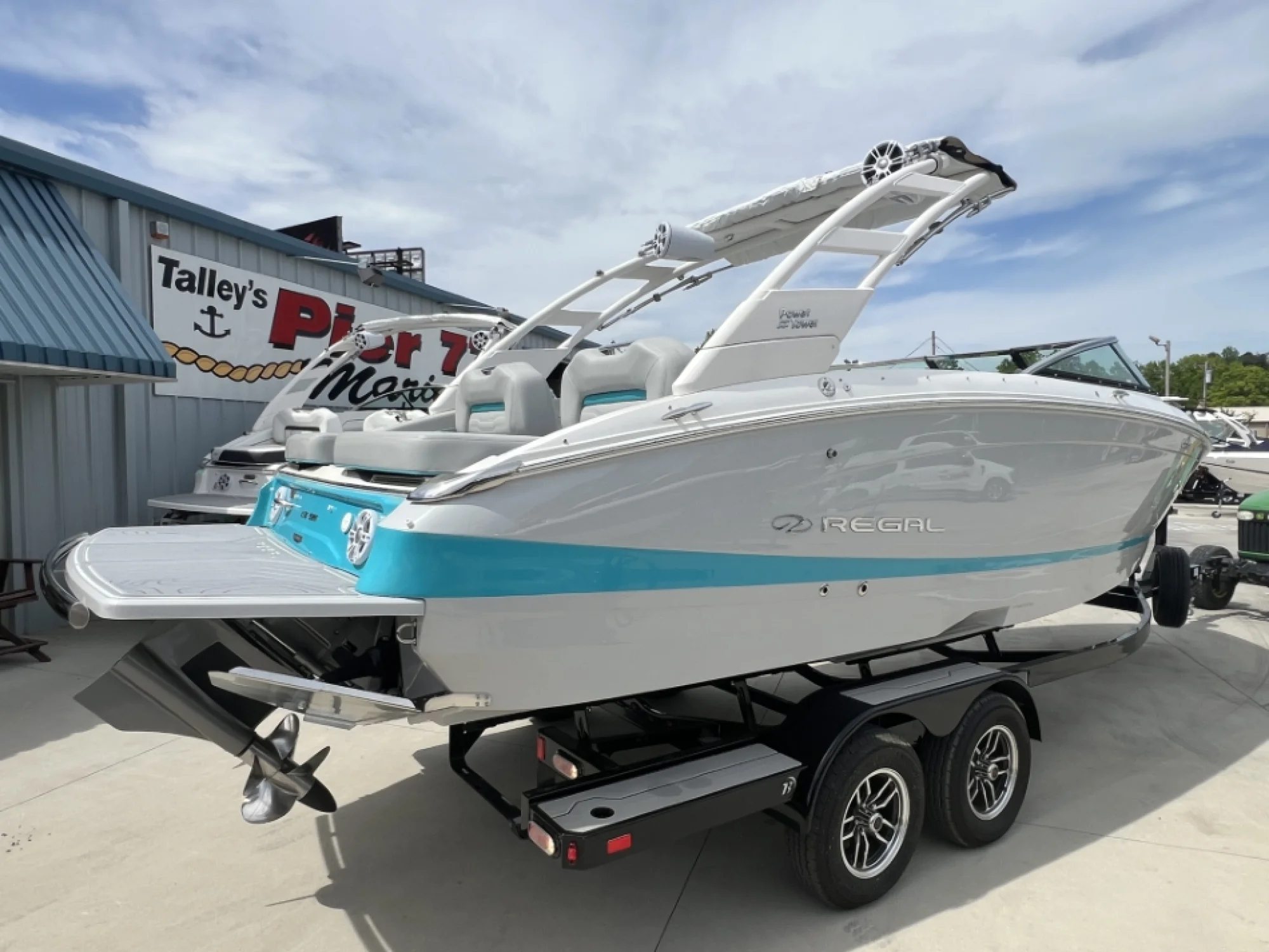 2025 27' Regal LS6 Surf Ultimate - Image 5