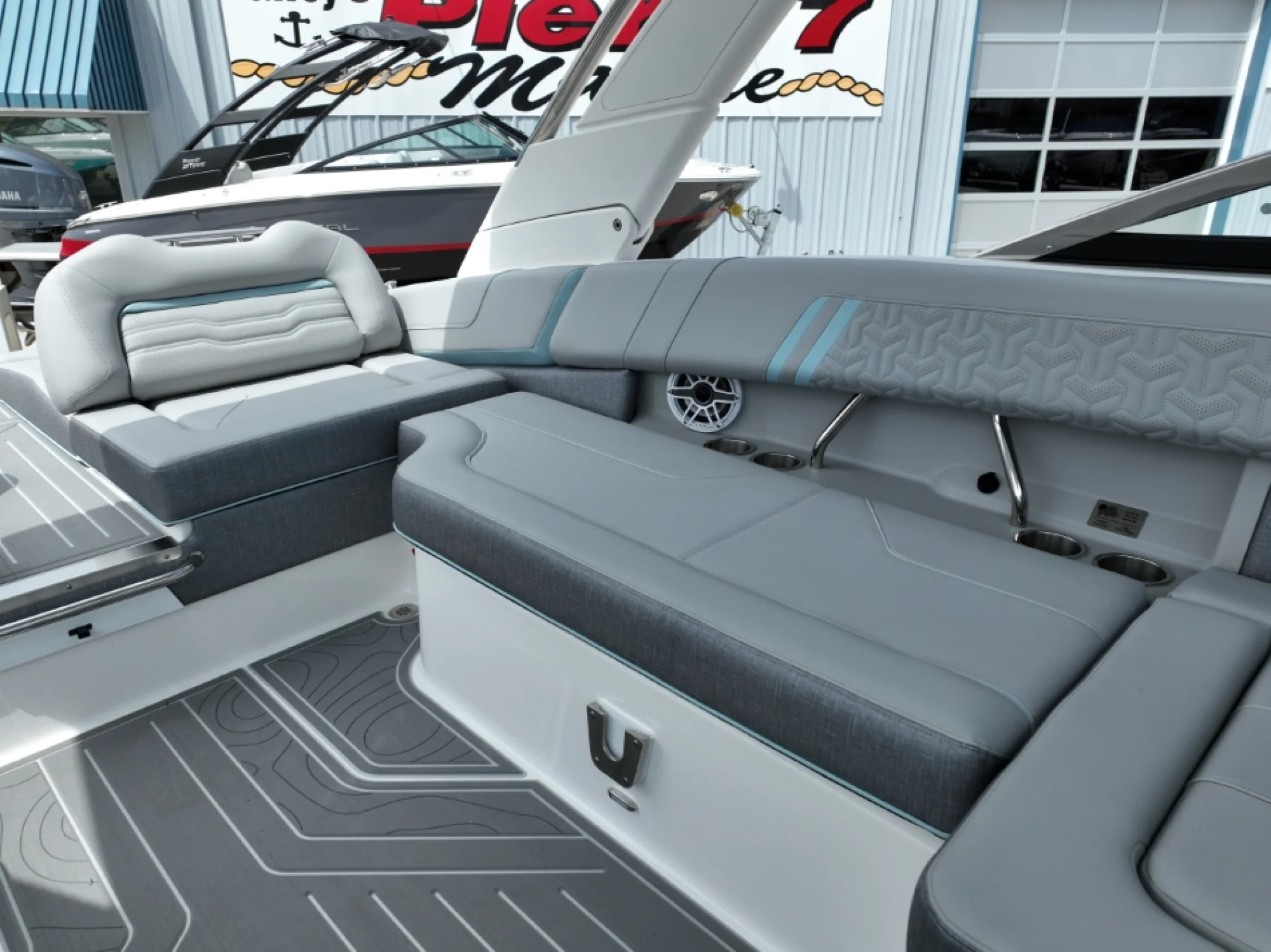 2025 29' Regal LS9 Ultimate - Image 2