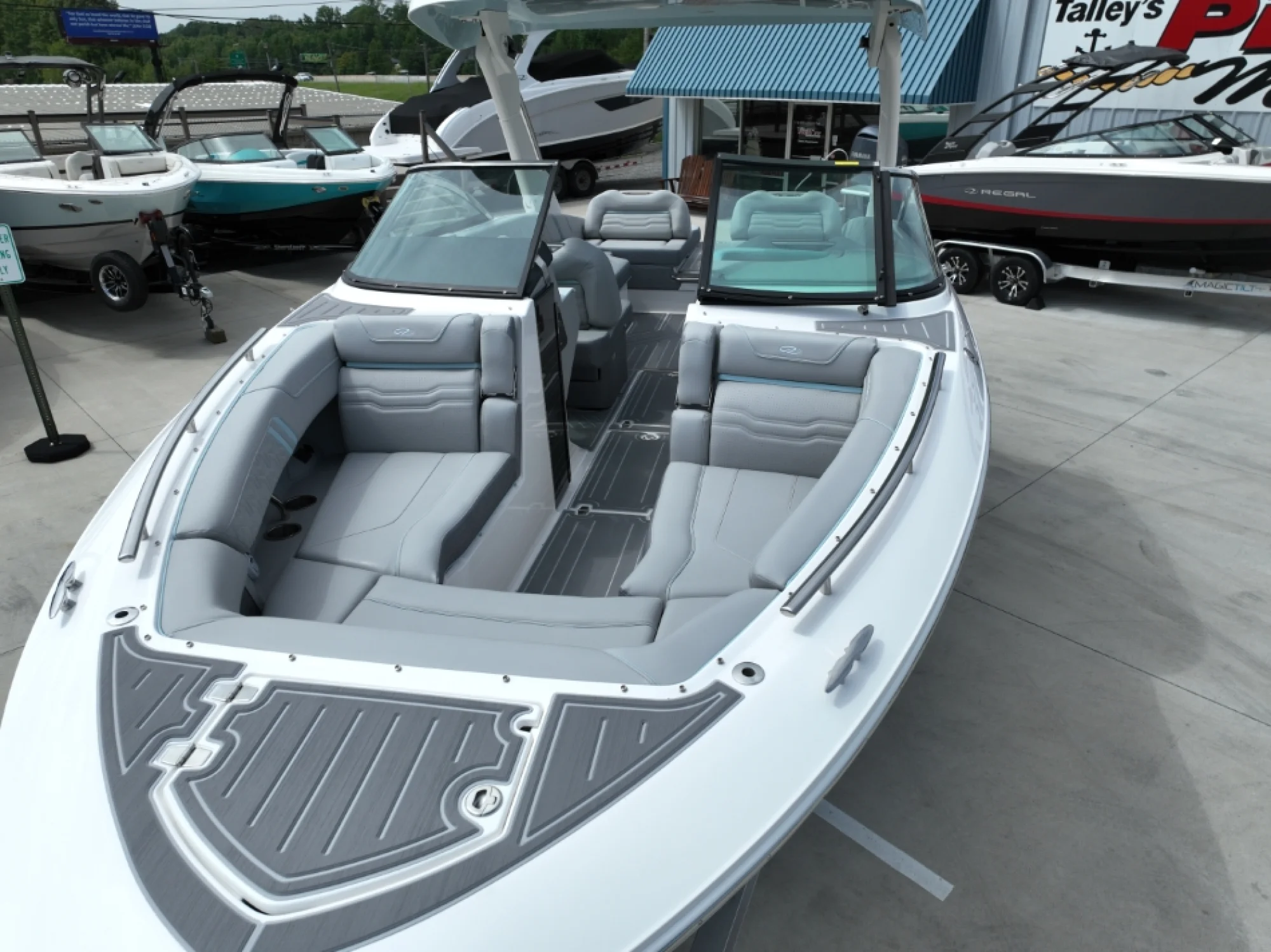 2025 29' Regal LS9 Ultimate - Image 3