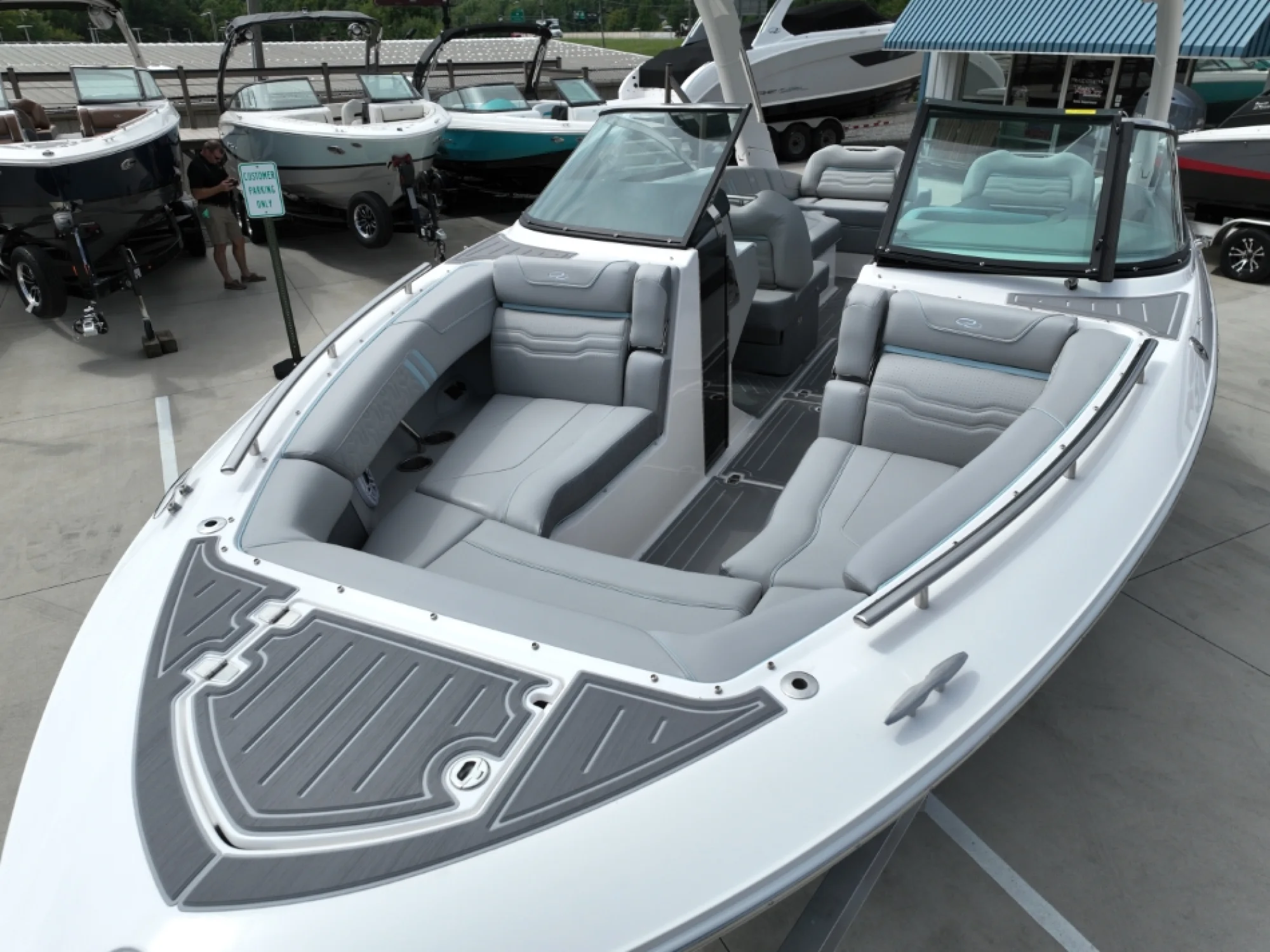 2025 29' Regal LS9 Ultimate - Image 4