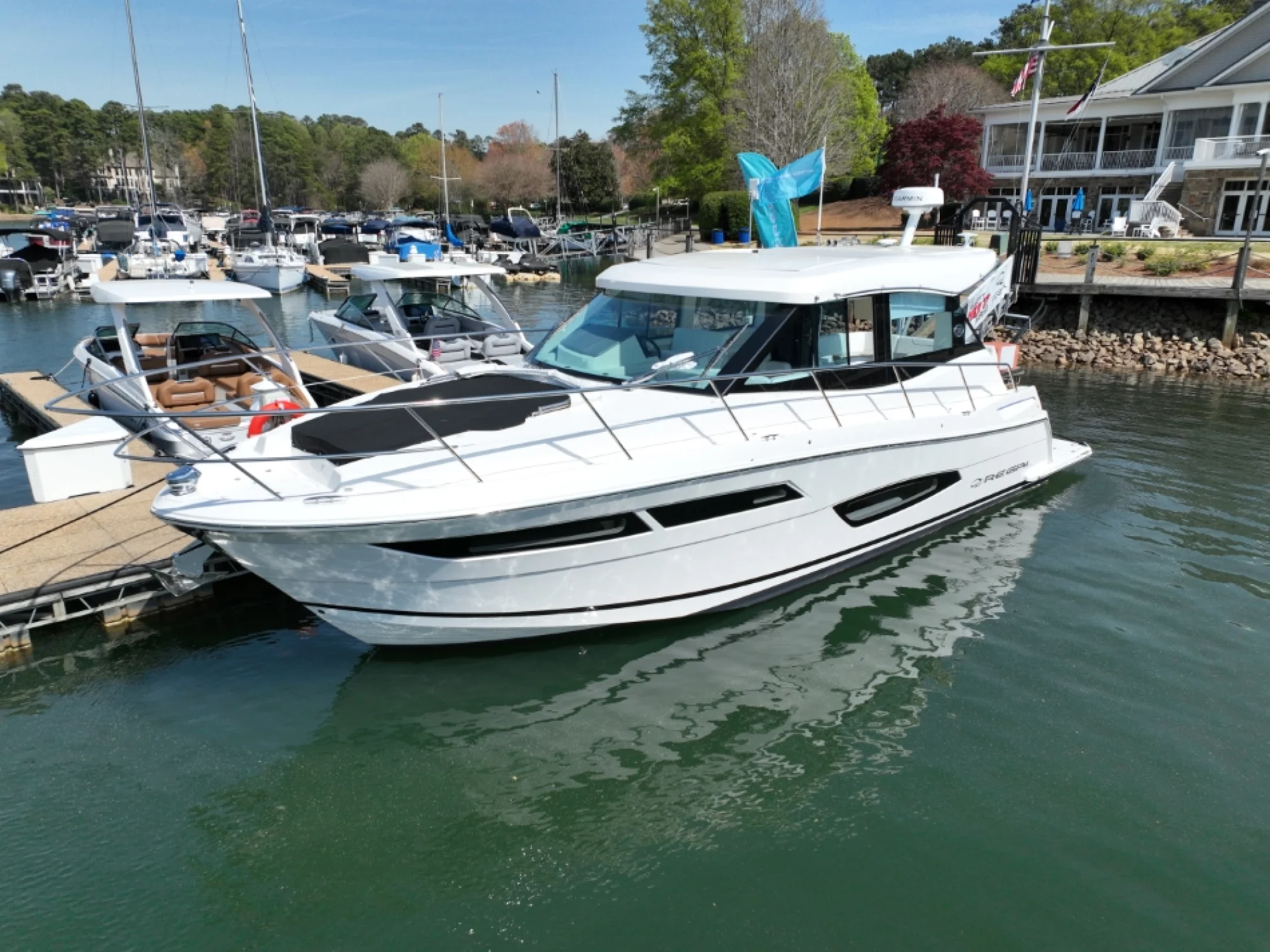 2025 38' Regal 38 Grande Coupe - Image 3