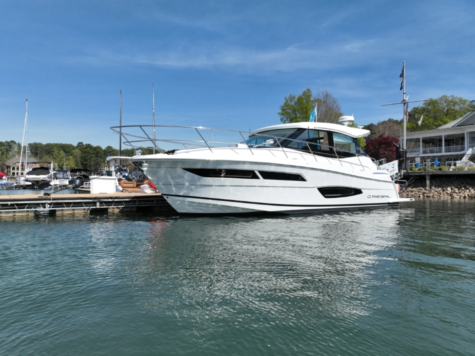 2025 38' Regal 38 Grande Coupe - Image 4