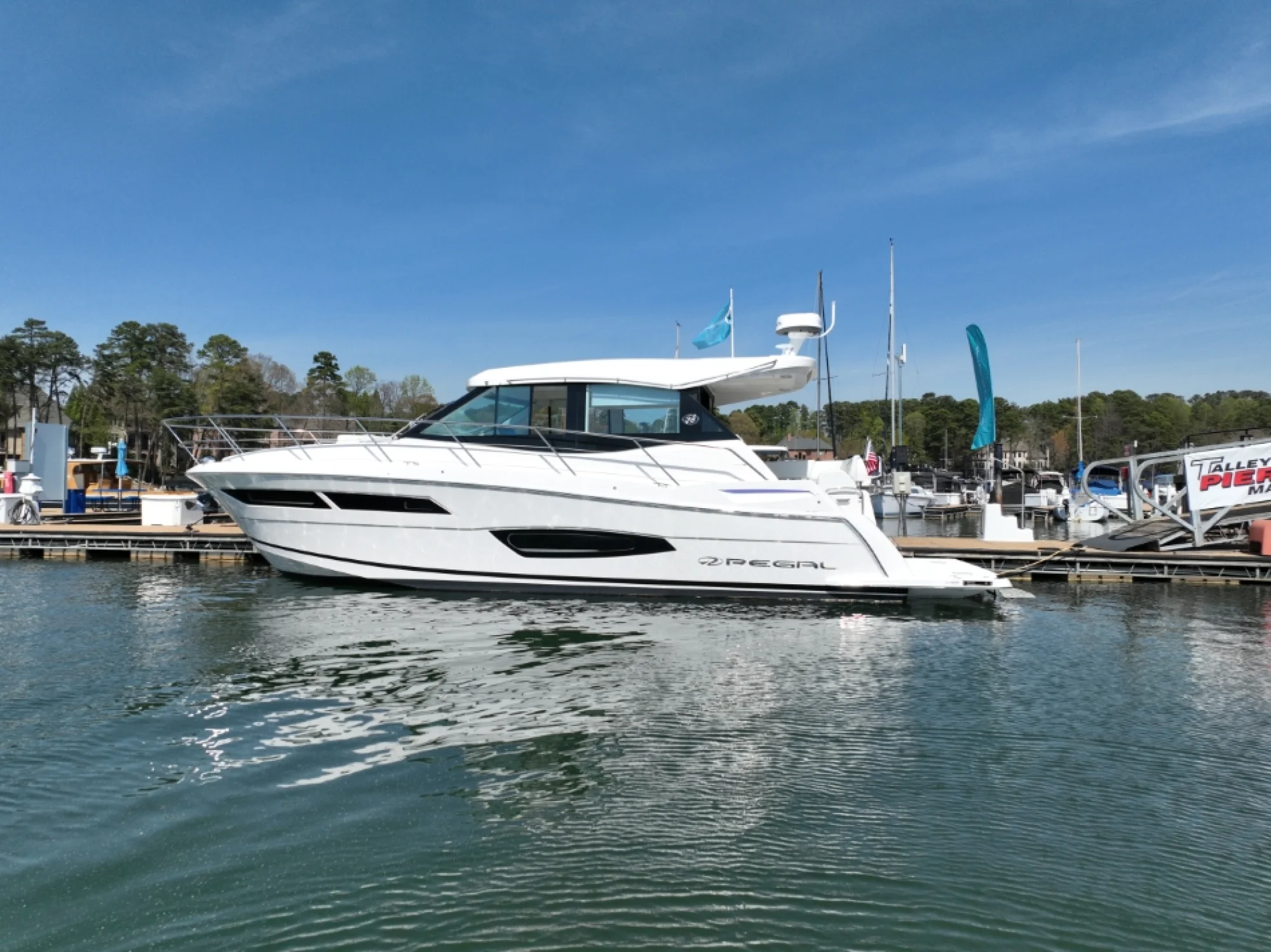 2025 38' Regal 38 Grande Coupe - Image 5