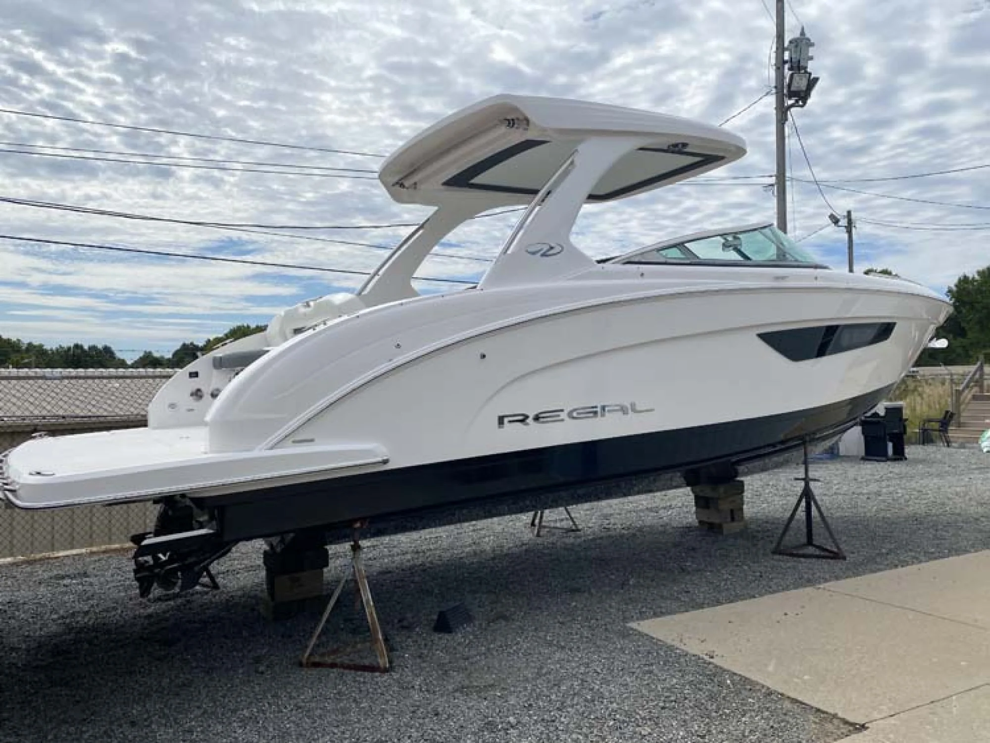 2020 Regal 3300 - Image 4