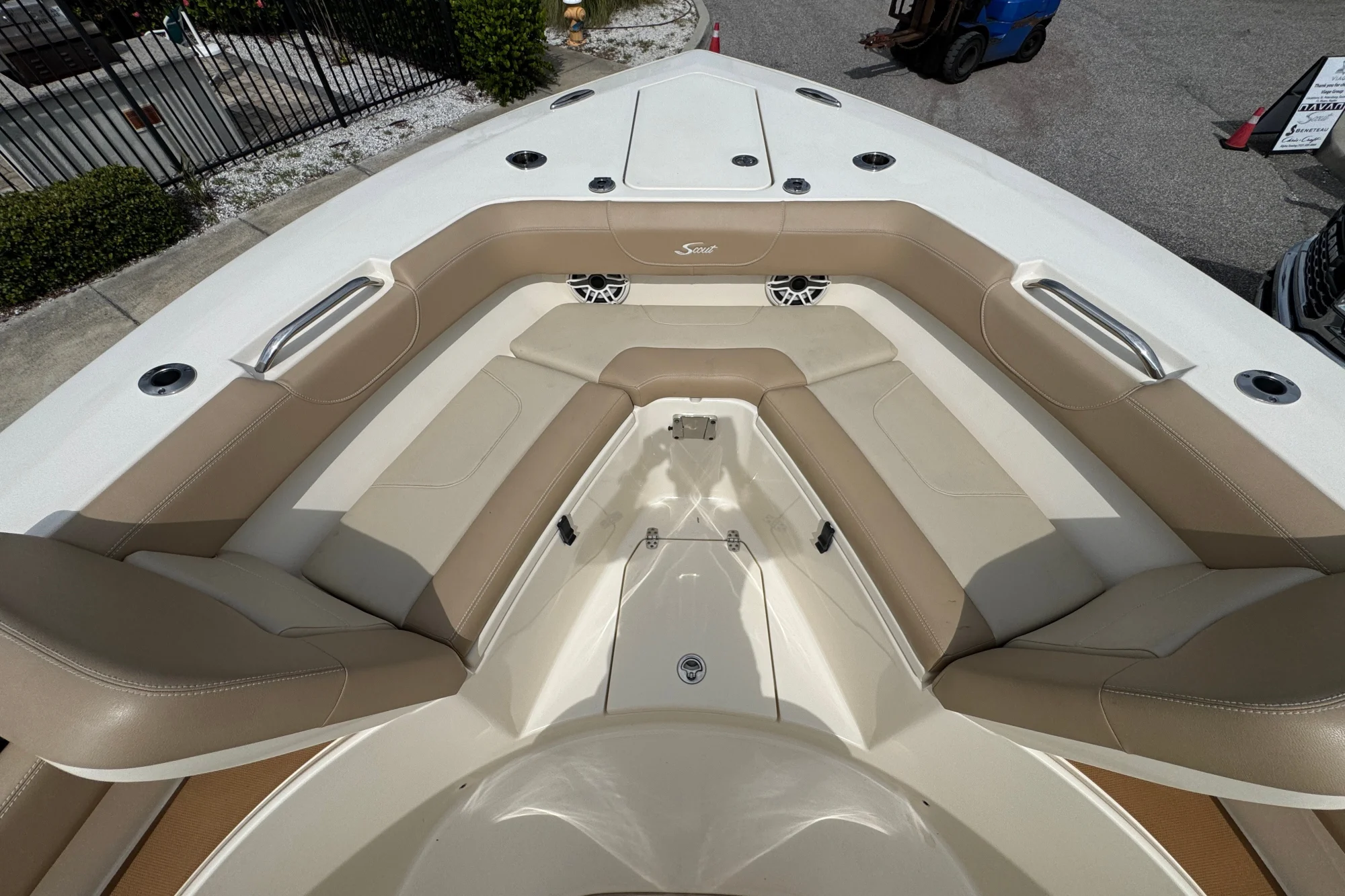 2023 Scout 305 LXF - Image 4
