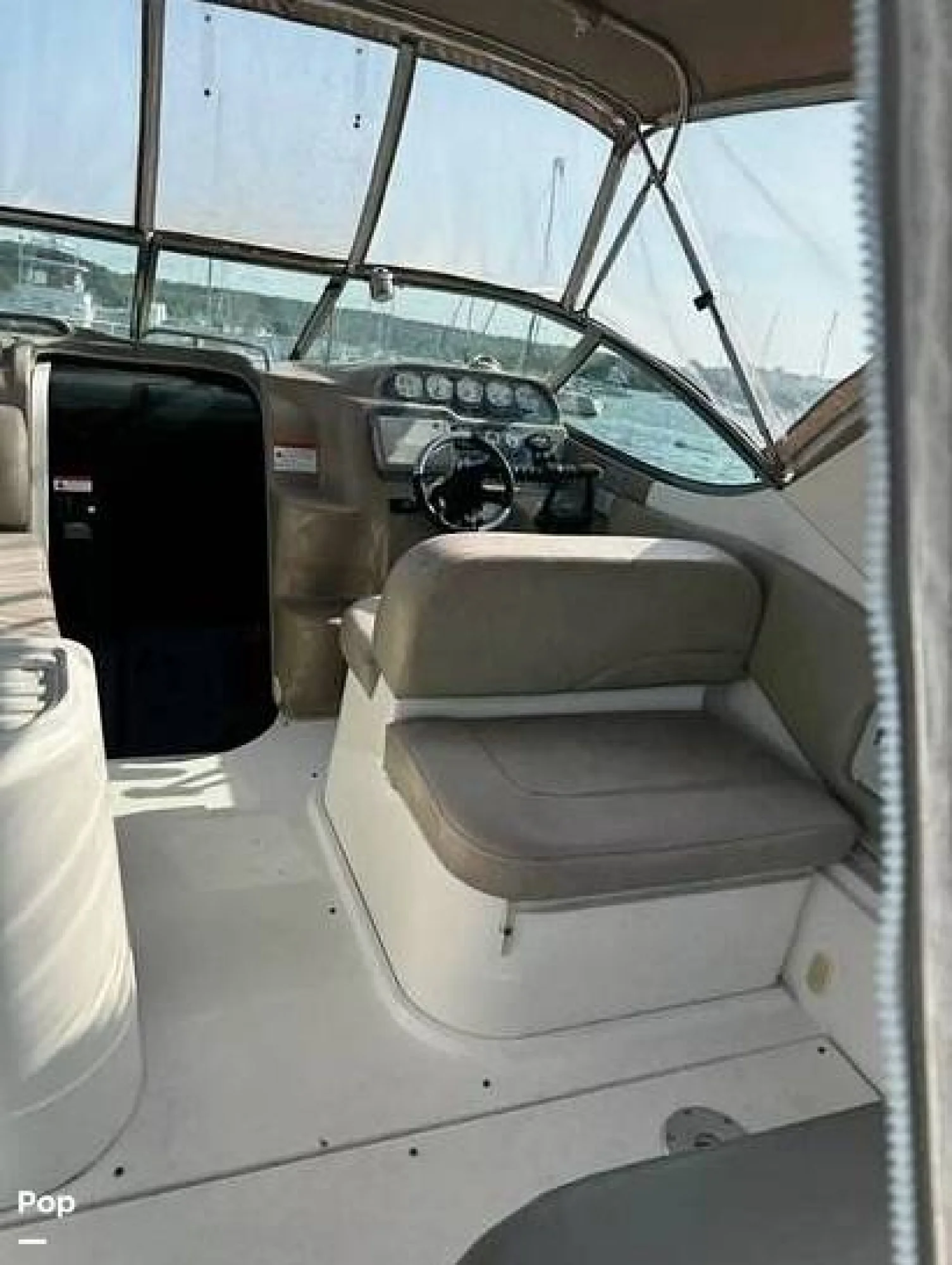 2005 Larson Cabrio 290 - Image 2