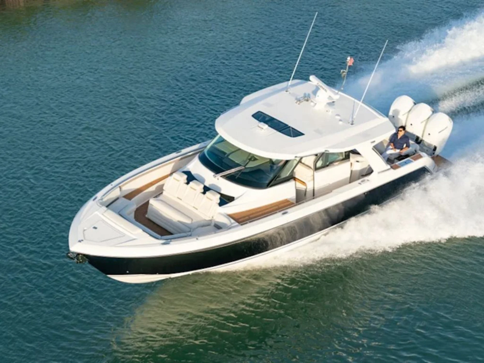 Tiara Yachts 48LS - Image 2
