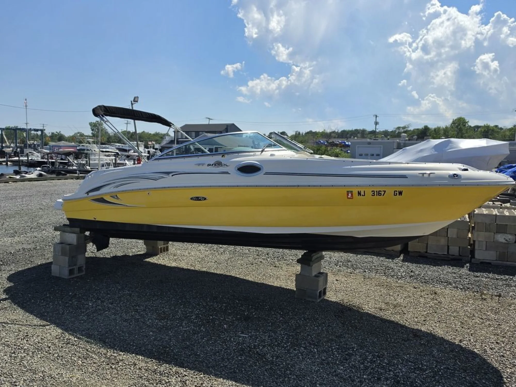 2005 Sea Ray 240 Sundeck - Image 3