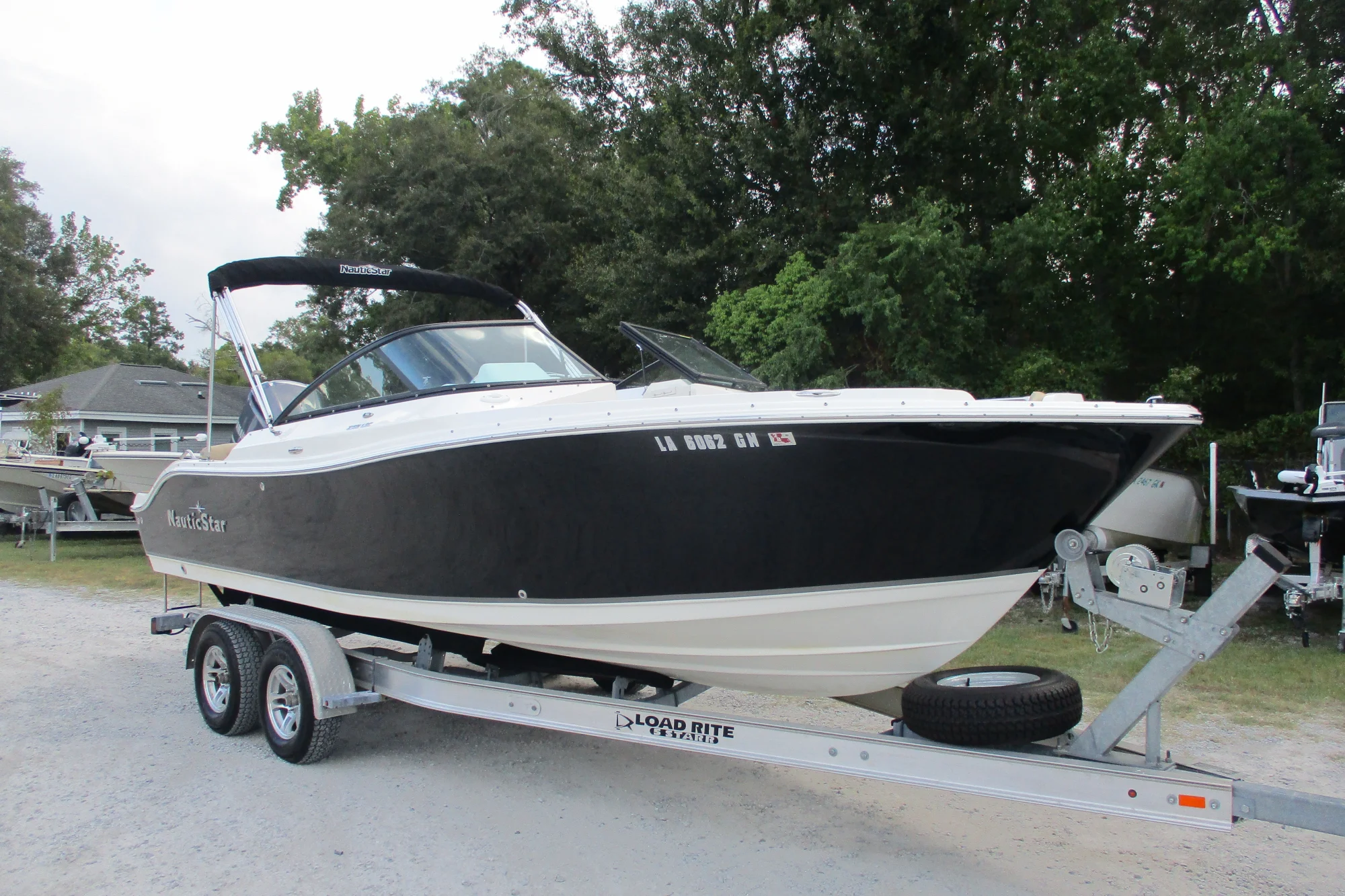 2020 NauticStar 2302 Legacy Dual Console - Image 2