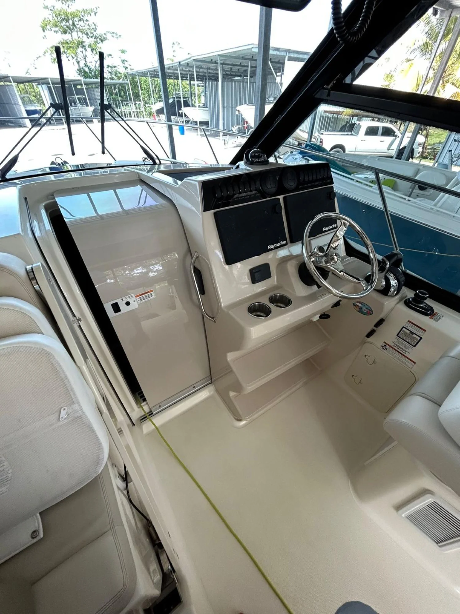 Boston Whaler 325 Conquest 2022 - Image 3