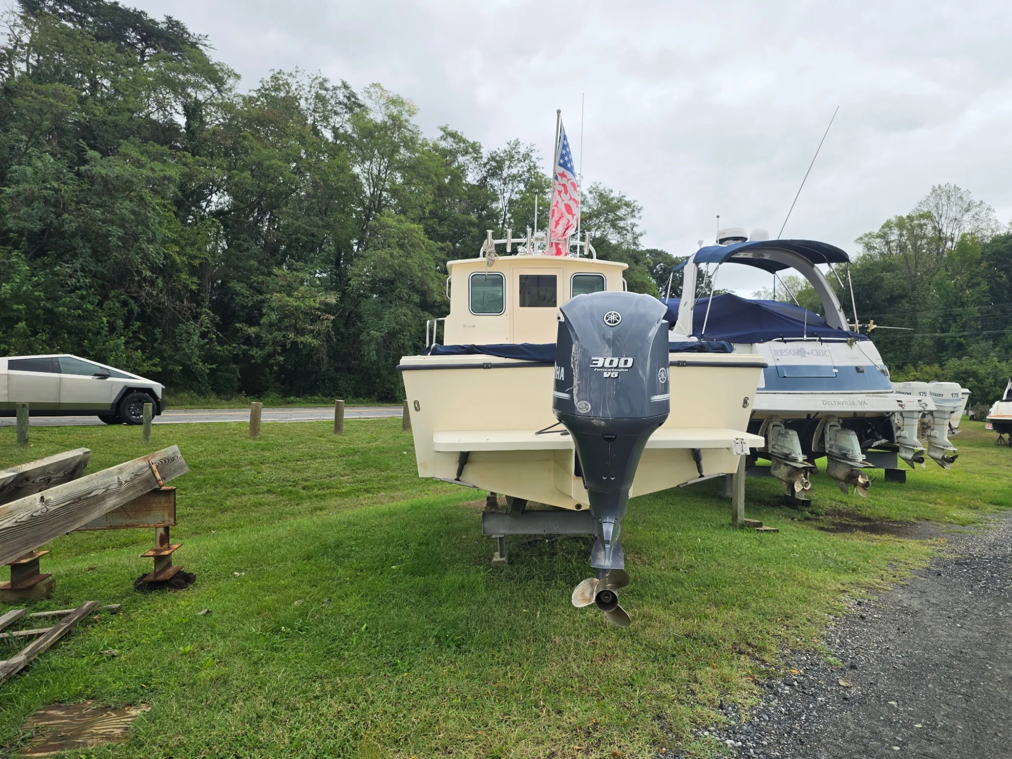 2013 Parker 2520 XL Sport Cabin - Image 4
