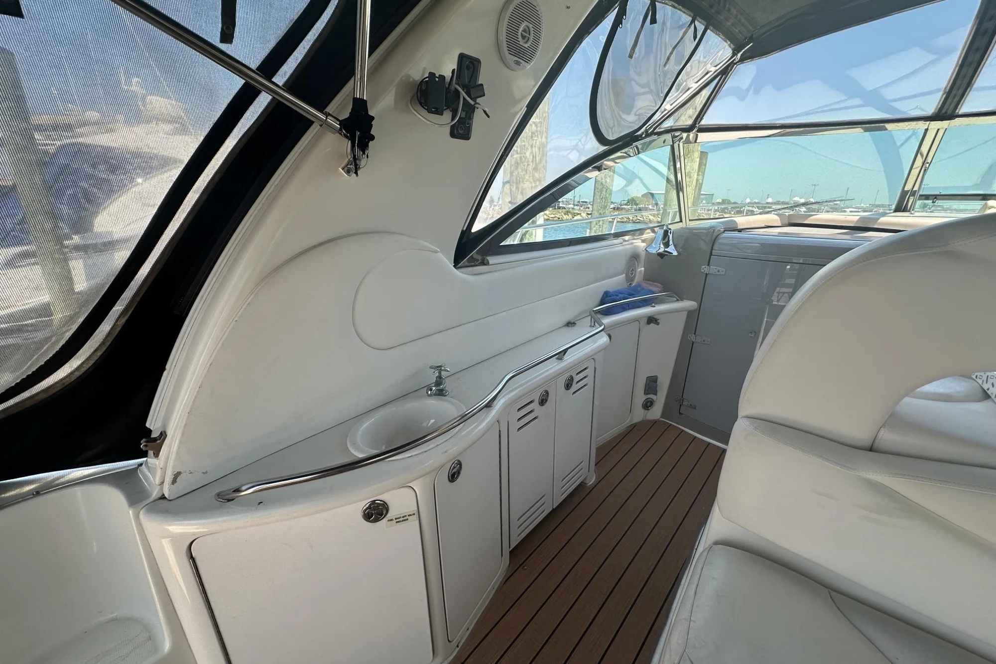 2001 Sea Ray 410 Sundancer - Image 5