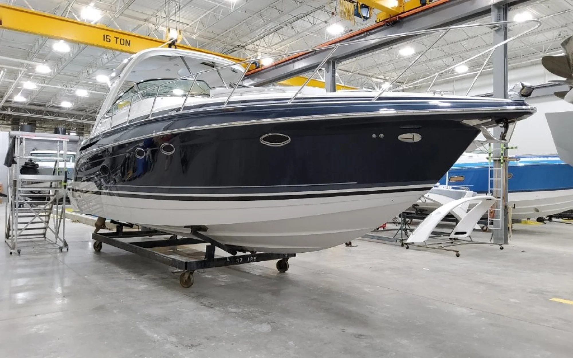 2022 Formula 37 Performance Cruiser - Image 5