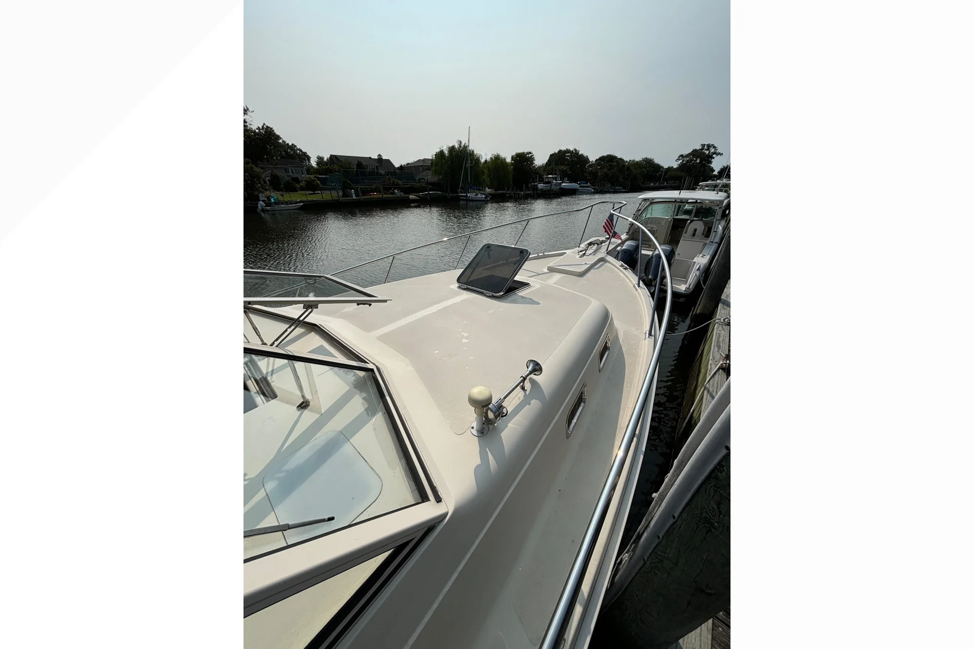 2005 Mainship Pilot 30-II Sedan - Image 4