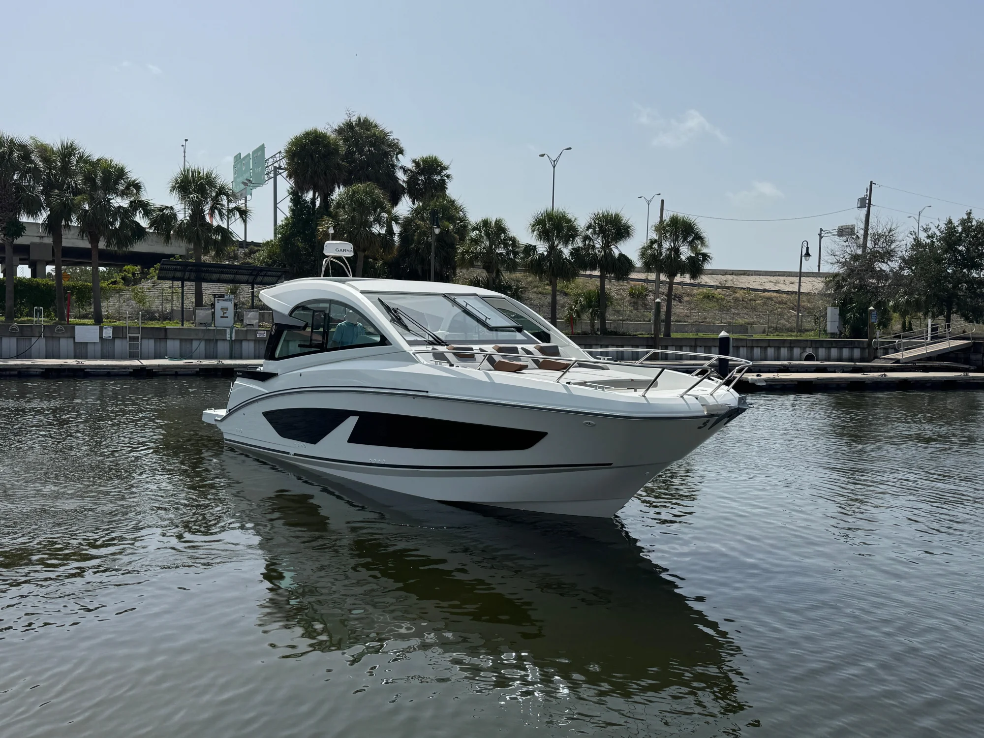 2022 Beneteau Gran Turismo 32 - Image 2