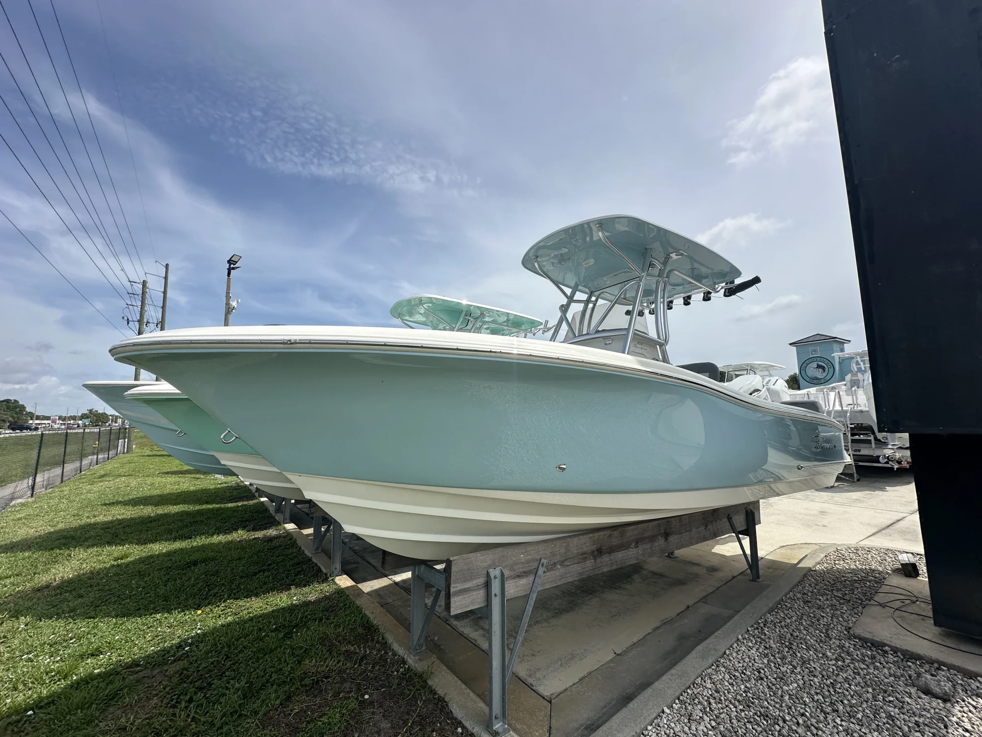 2027 Pioneer 222 Sportfish - Main Image