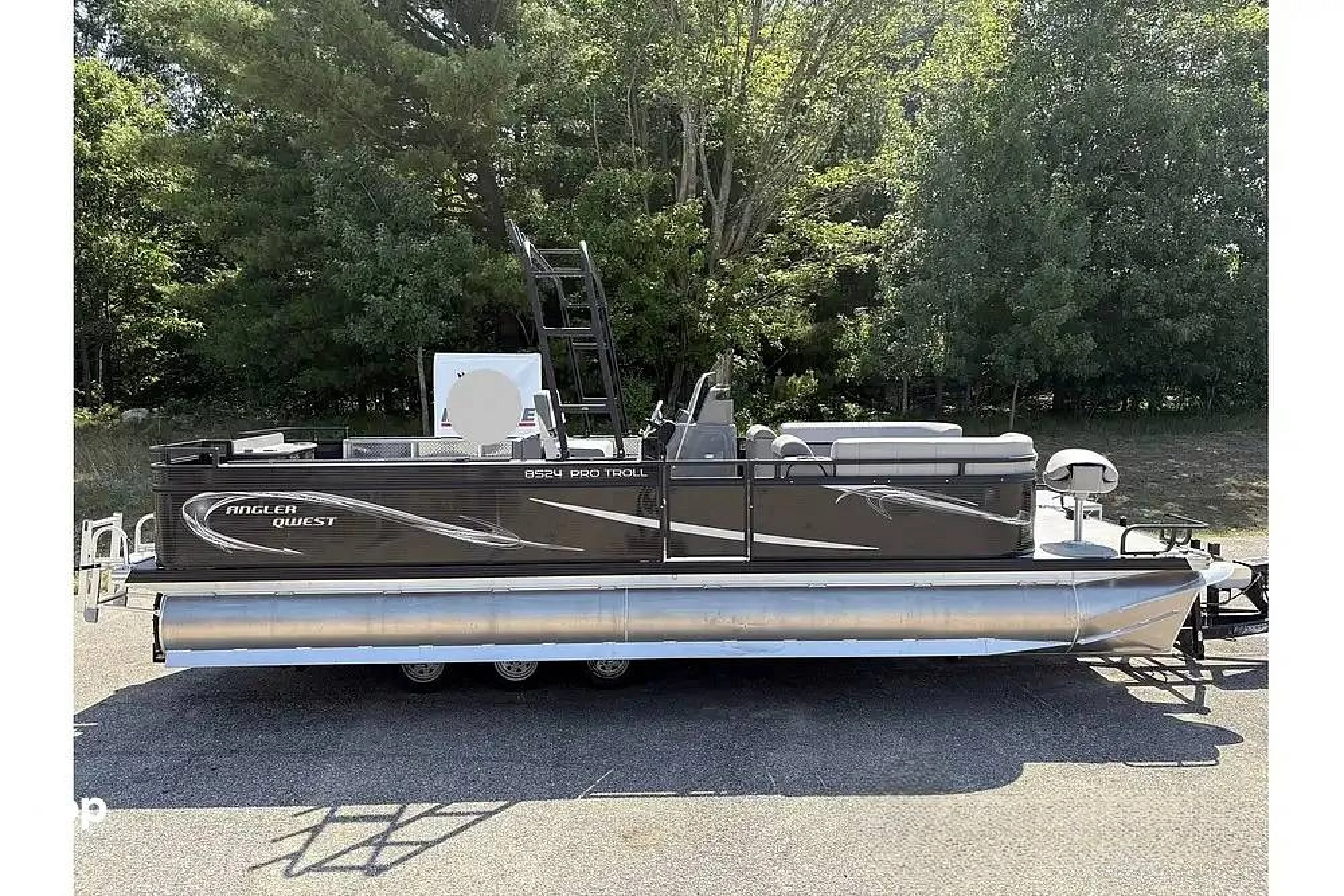 2023 Angler Qwest 8524 PRO TROLL - Main Image