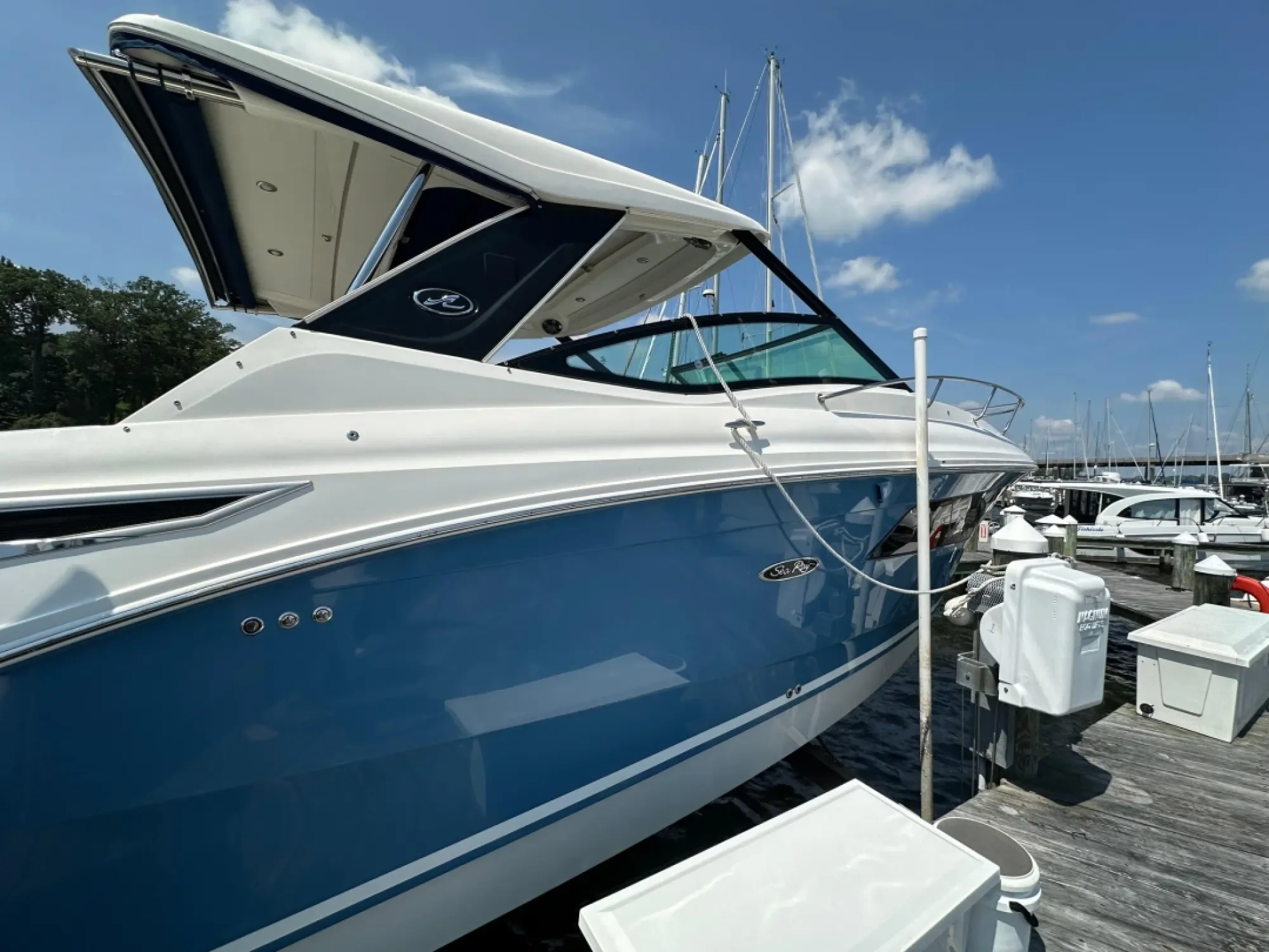 2021 Sea Ray 320 Sundancer - Image 4