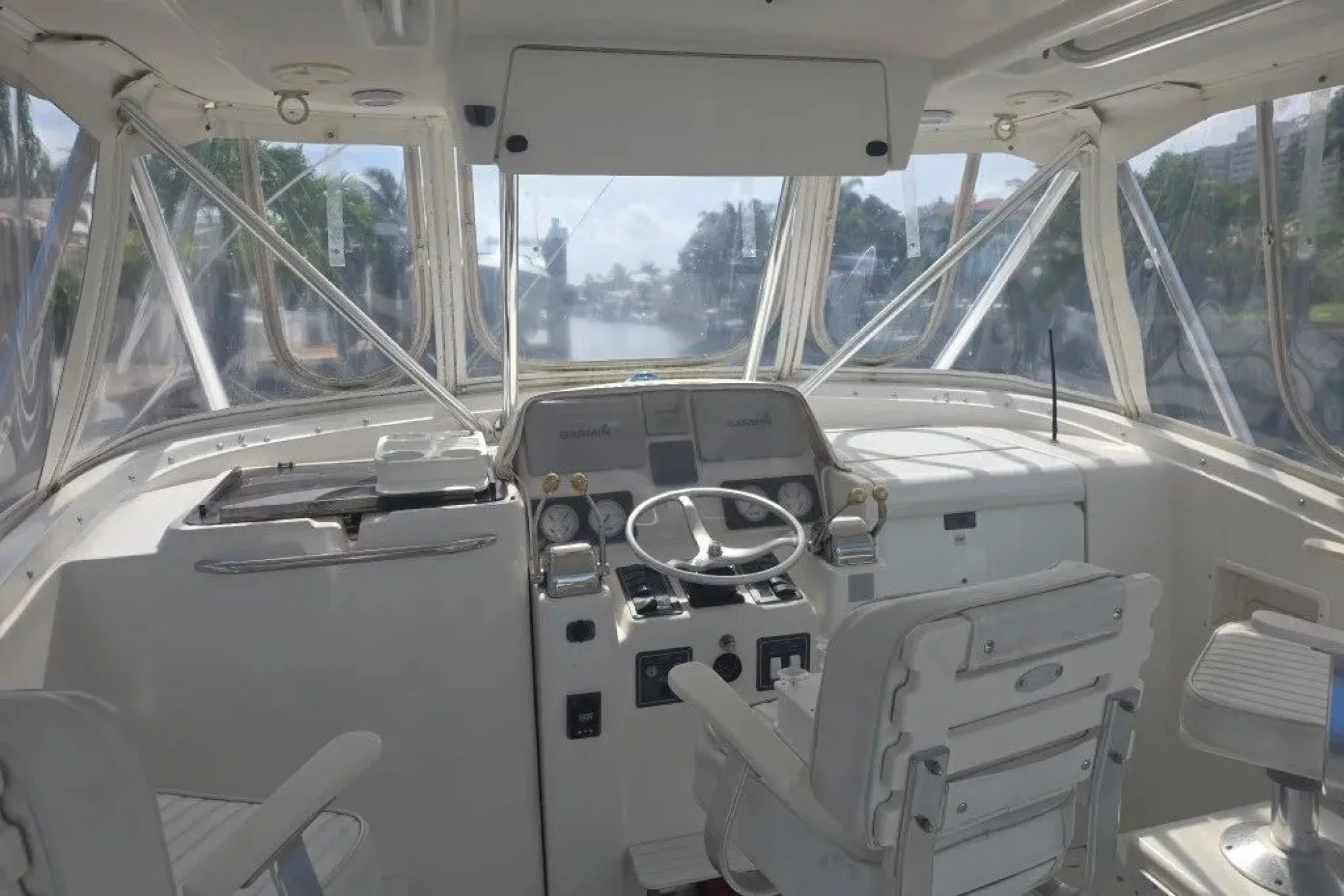 2001 Pursuit 3000 Offshore - Image 3