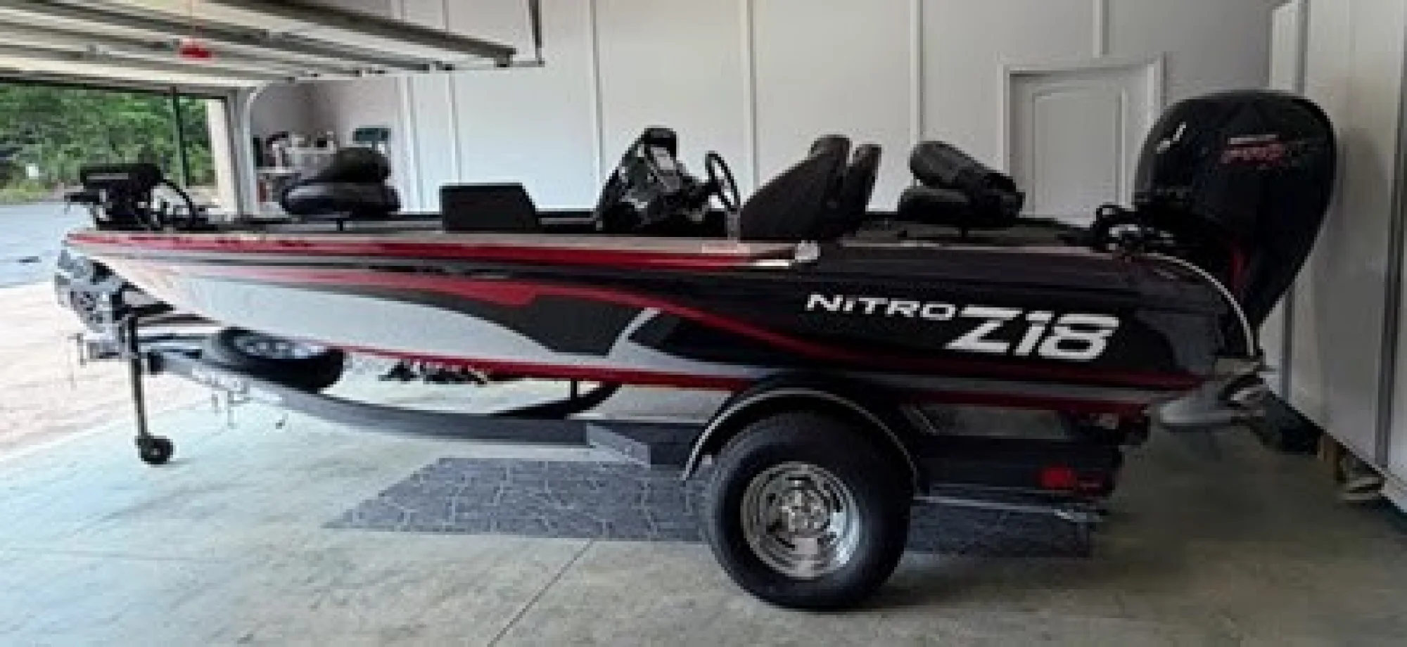 2022 Tracker Marine Nitro Z18 SC Pro Bass Boat - Image 2