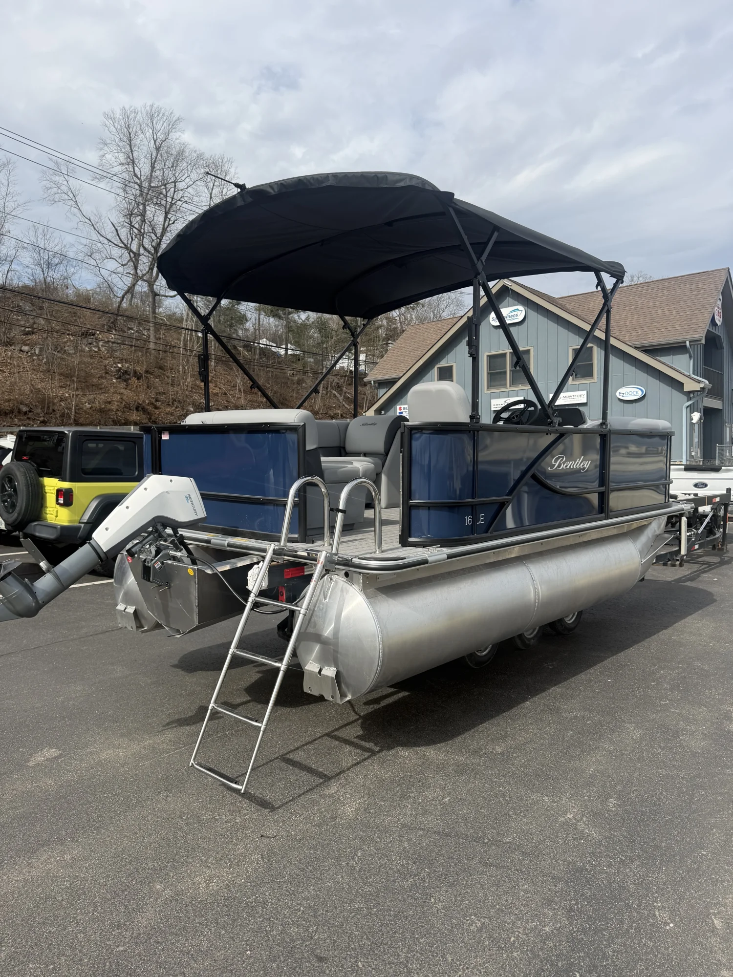 2026 Bentley Pontoons LE 160CR - Image 3