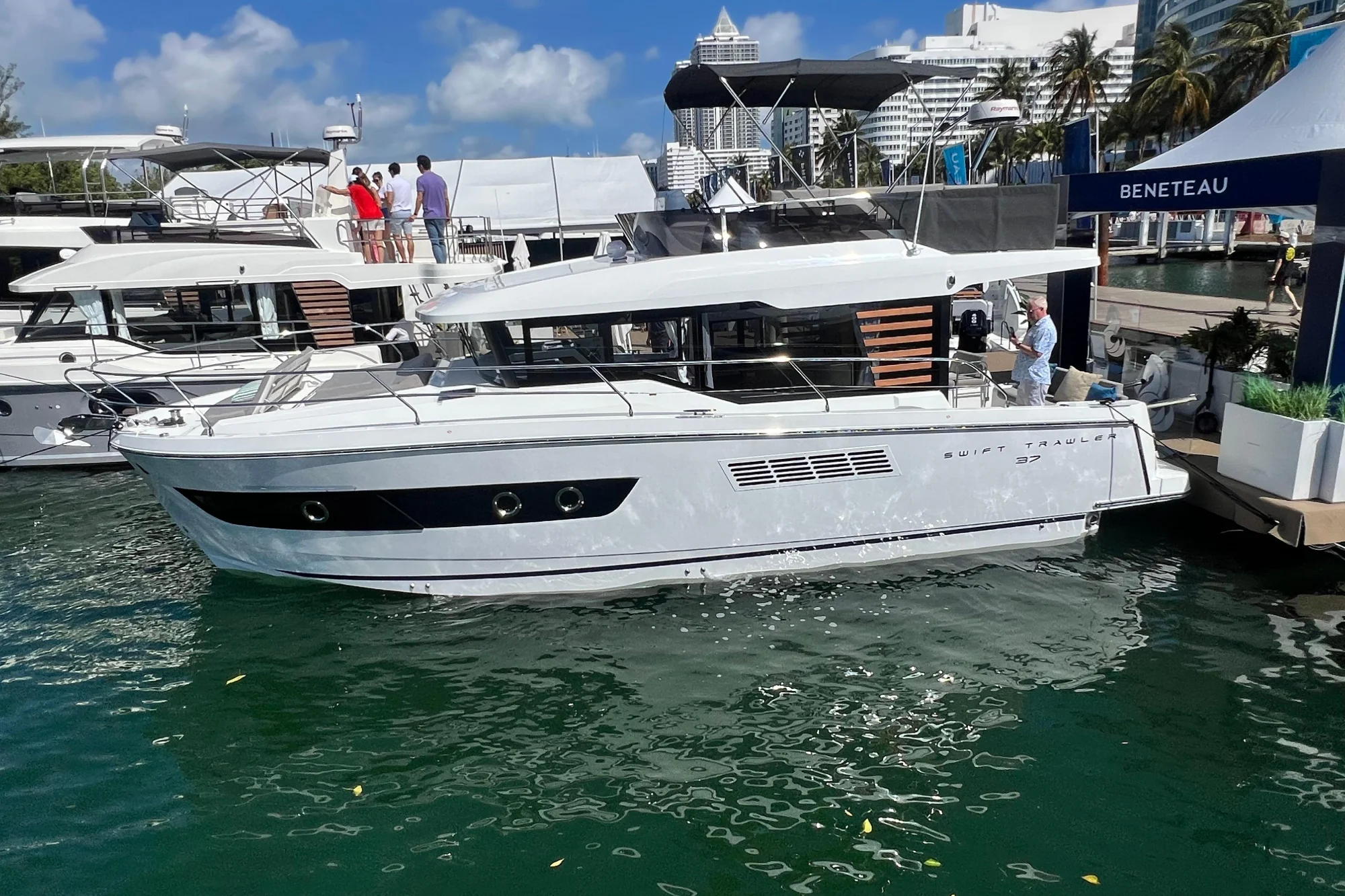 2027 Beneteau Swift Trawler 37 Fly - Image 2