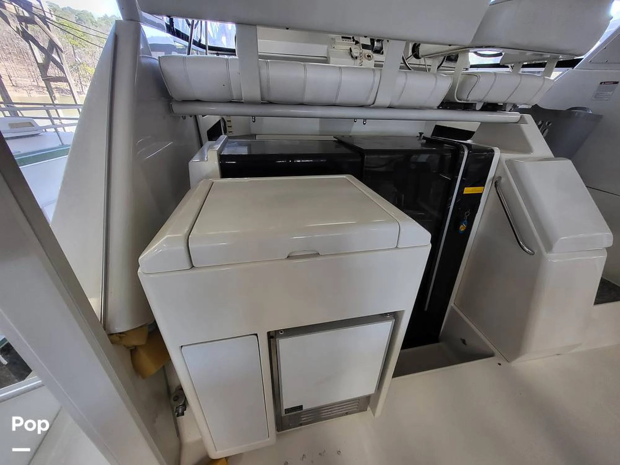 1997 Carver 355 Aft Cabin - Image 4