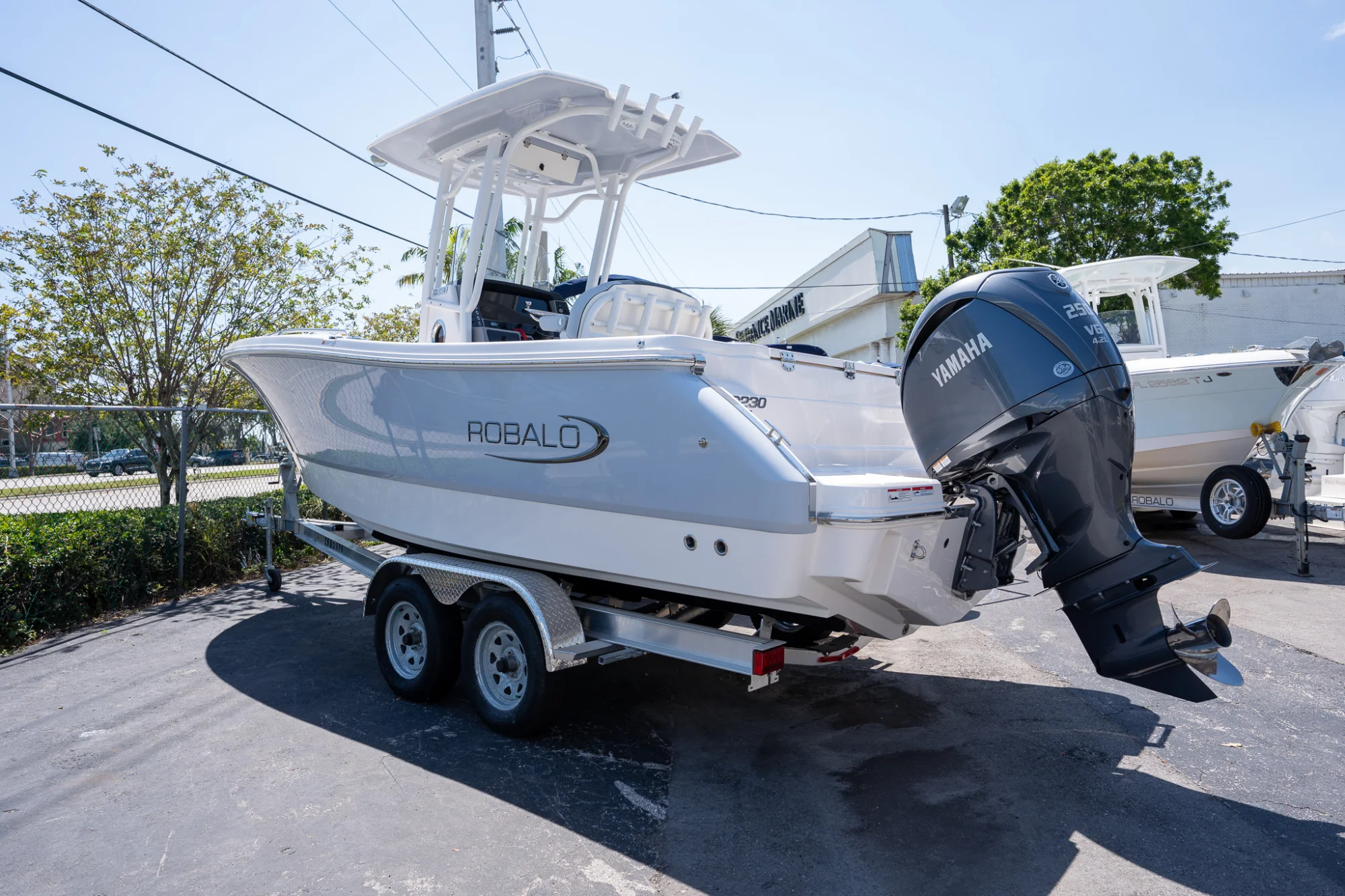 2025 ROBALO R230