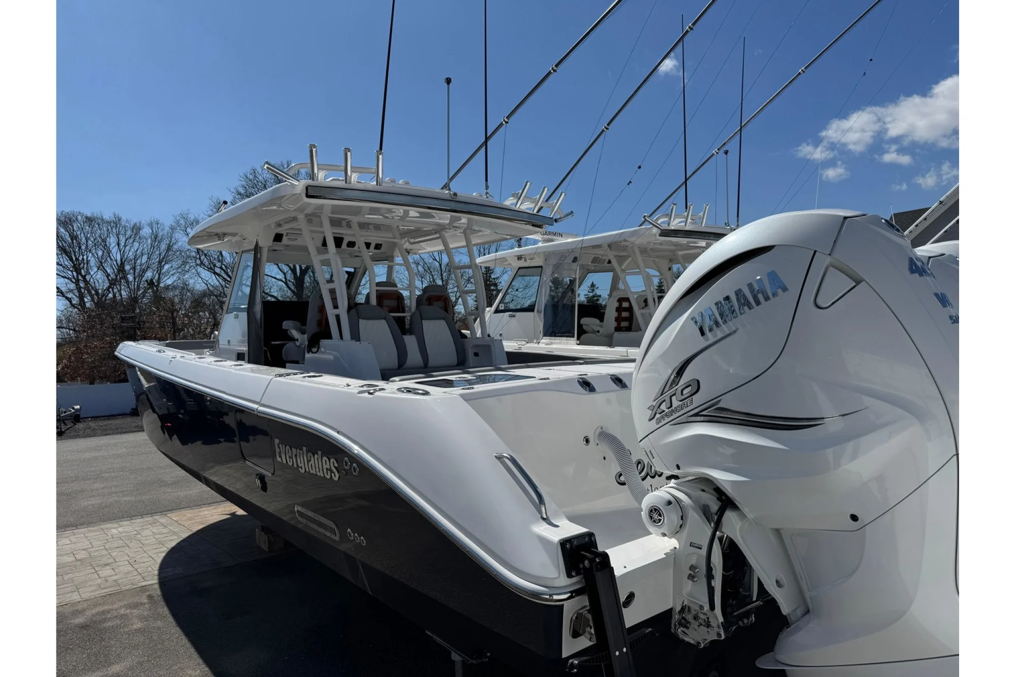 2022 Everglades 395CC - Image 3