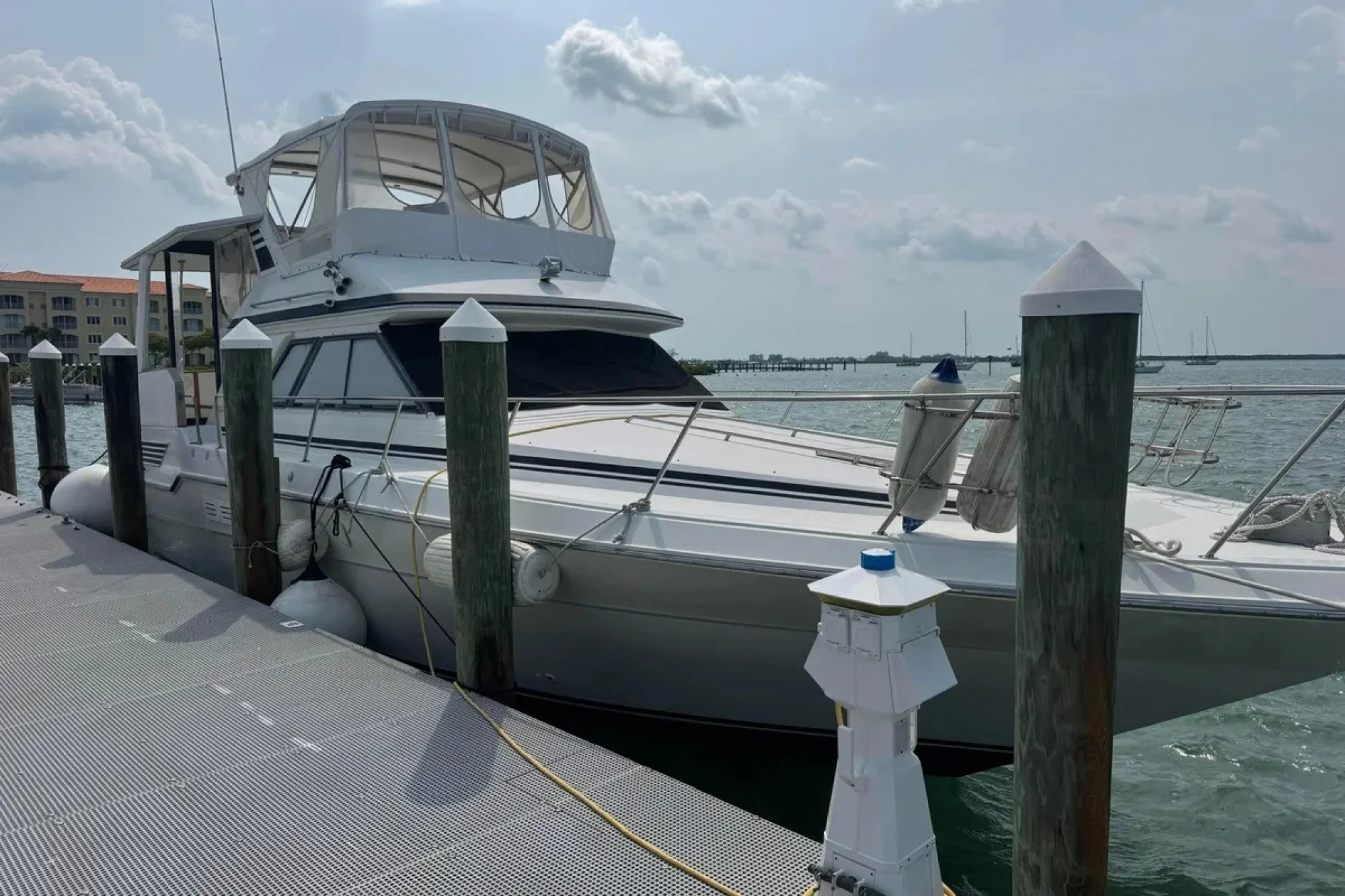 1989 Sea Ray 440 Aft Cabin