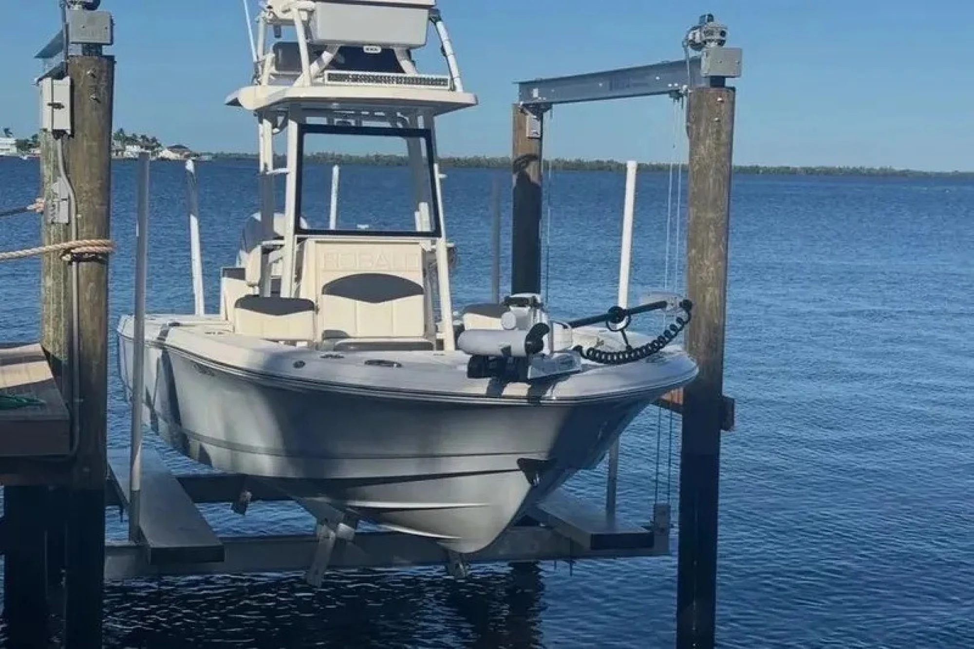 2020 Robalo 246 Cayman SD - Image 3
