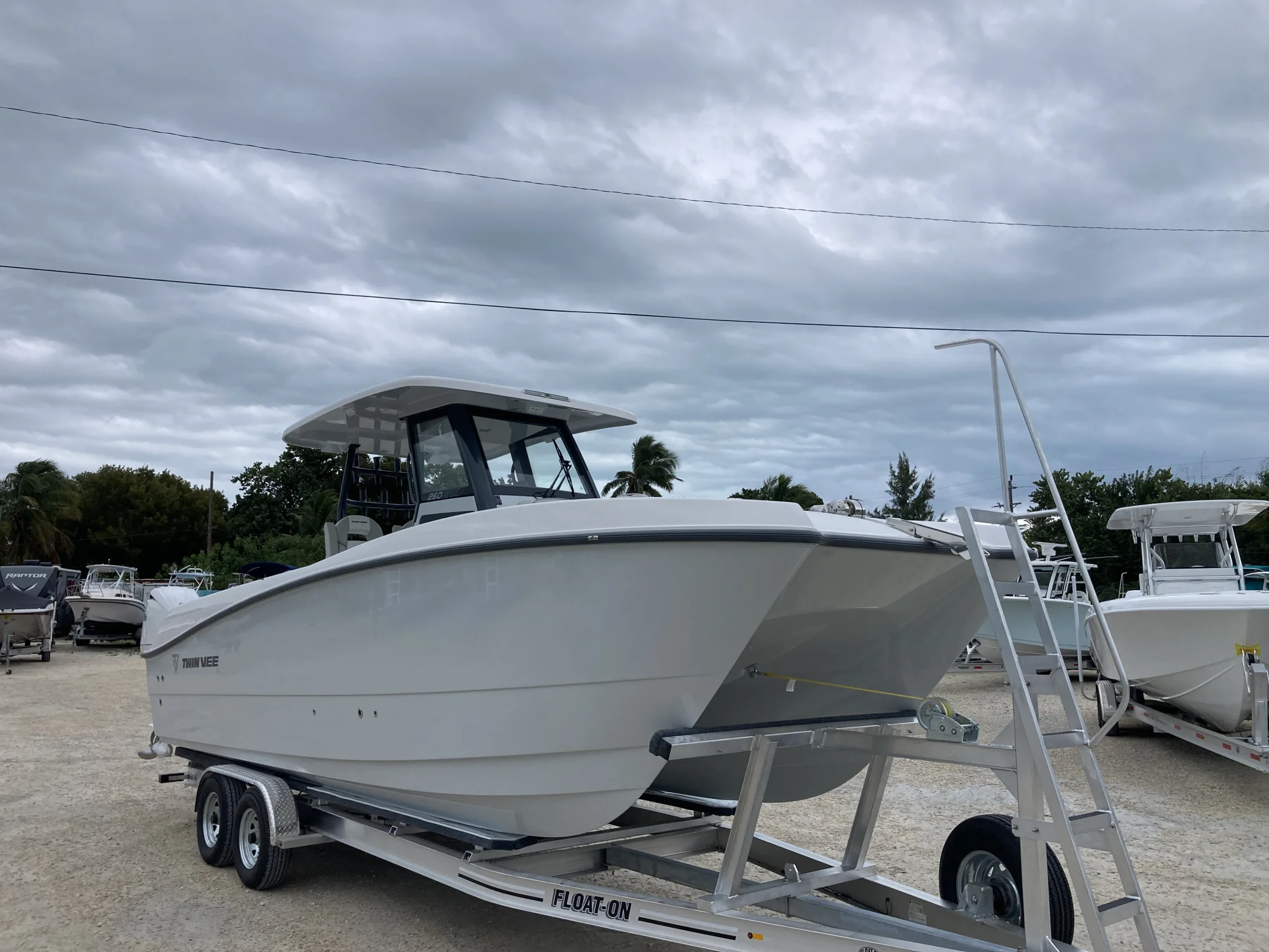 2026 Twin Vee 260 GFX2 - Image 2