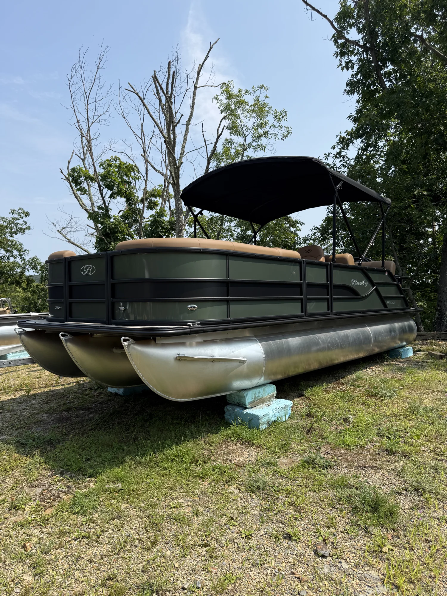 2027 Bentley Pontoons Legacy 223 Quad Swingback - Main Image