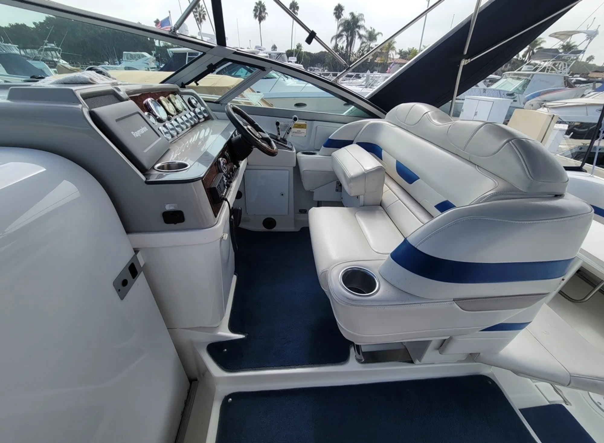 Formula 31 Performance Cruiser - Image 5
