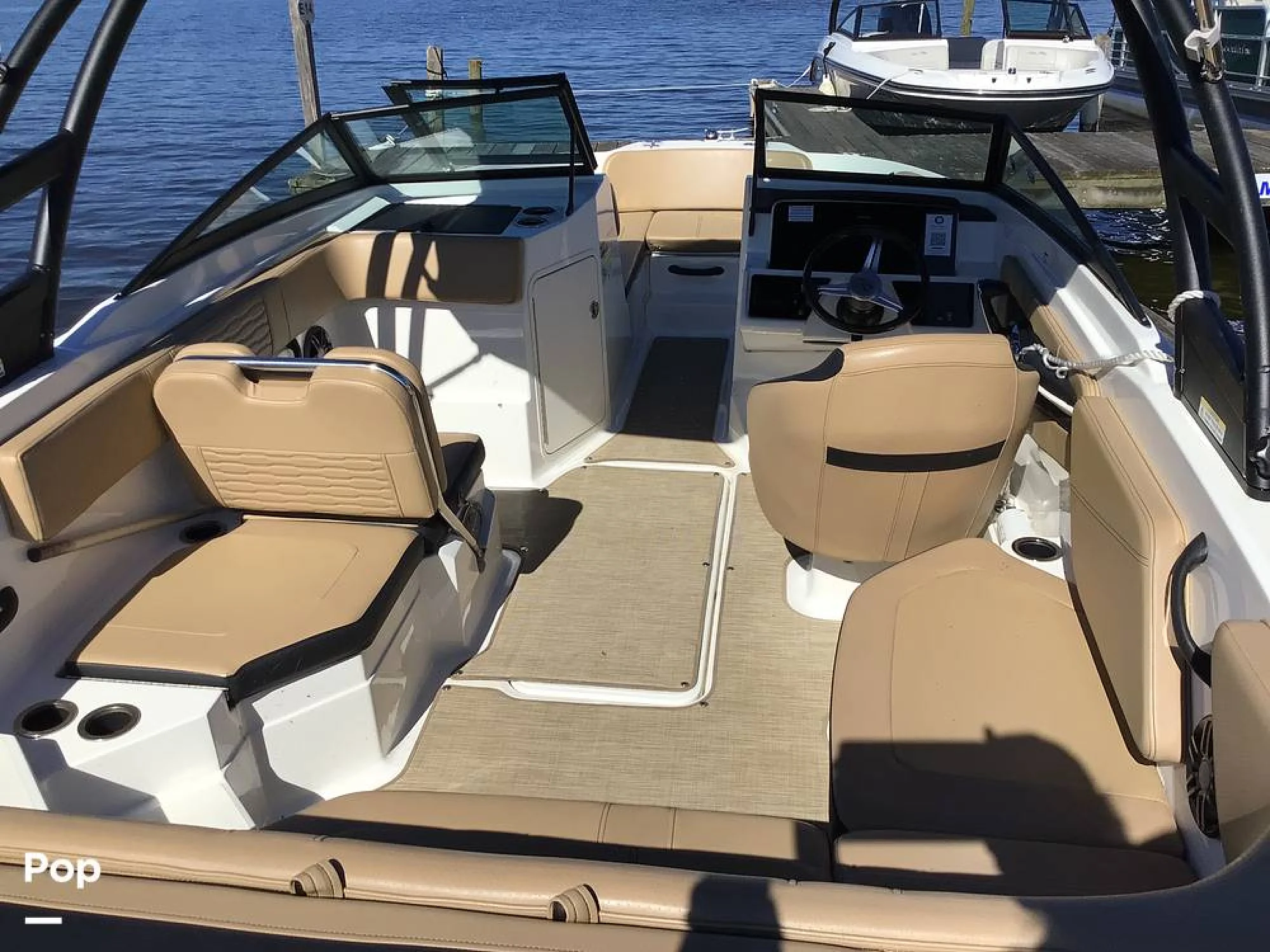 2023 Sea Ray 210 SPX OB - Image 2