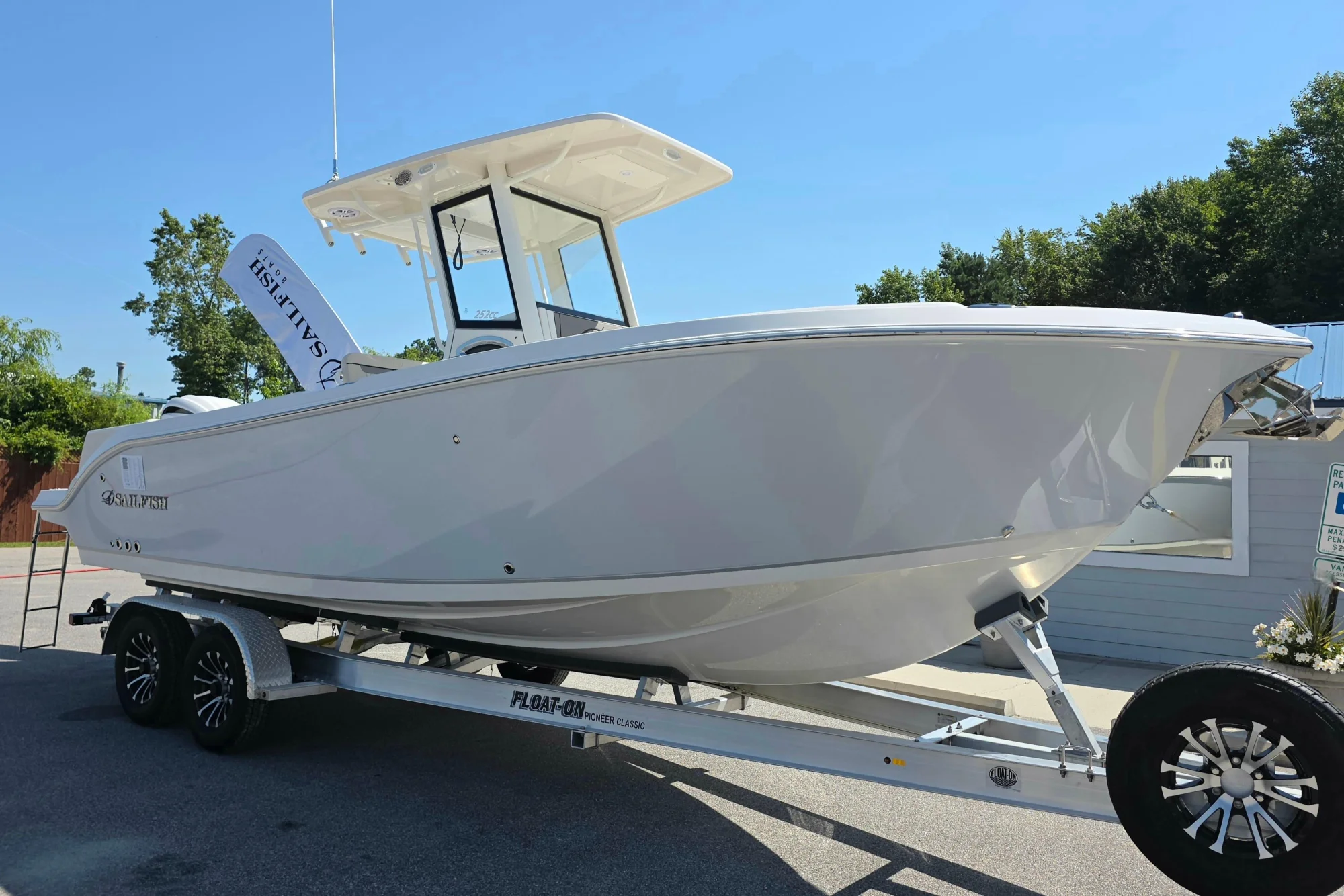 2027 Sailfish 252 CC - Image 3