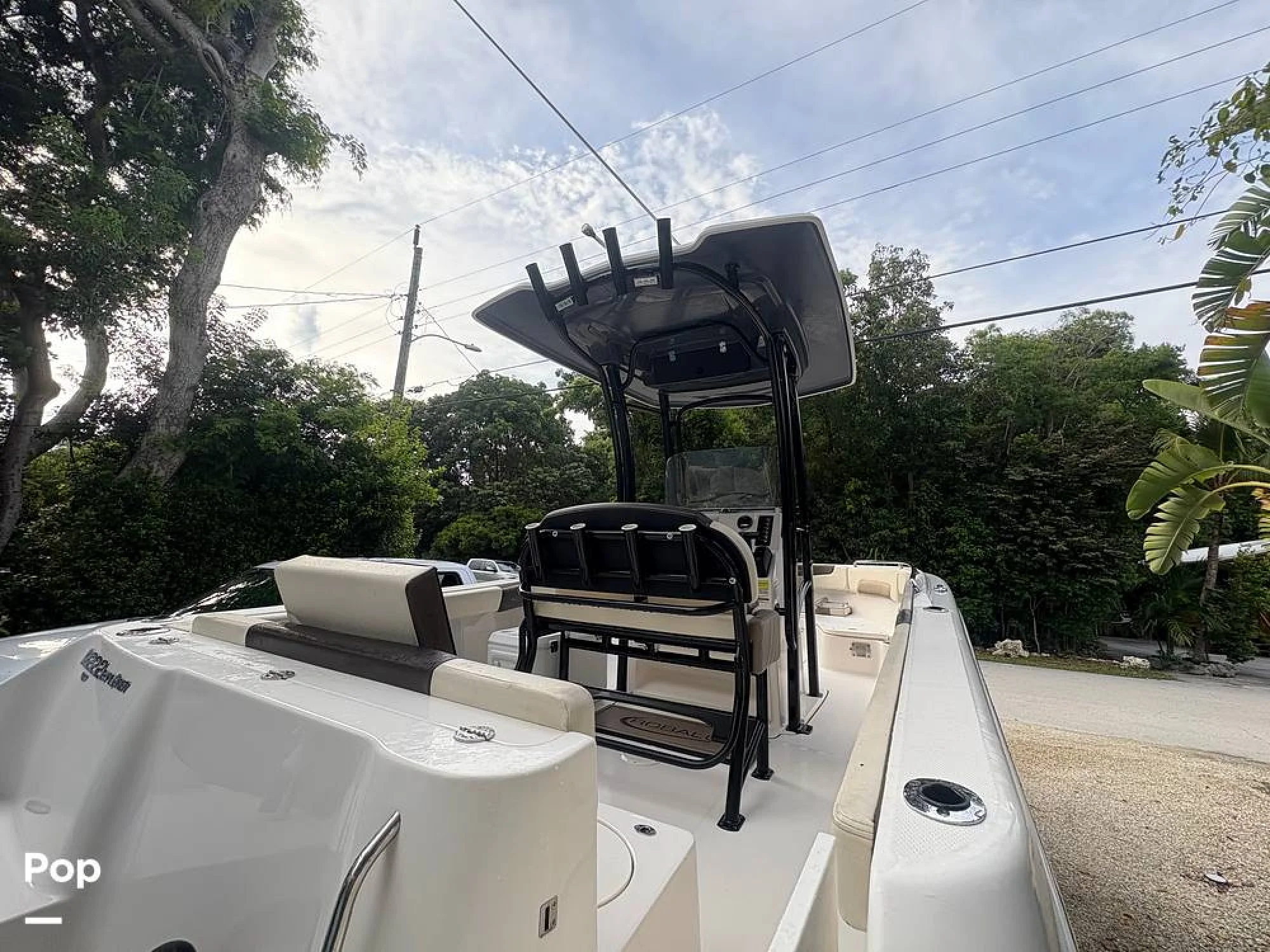 2021 Robalo R222 - Image 3