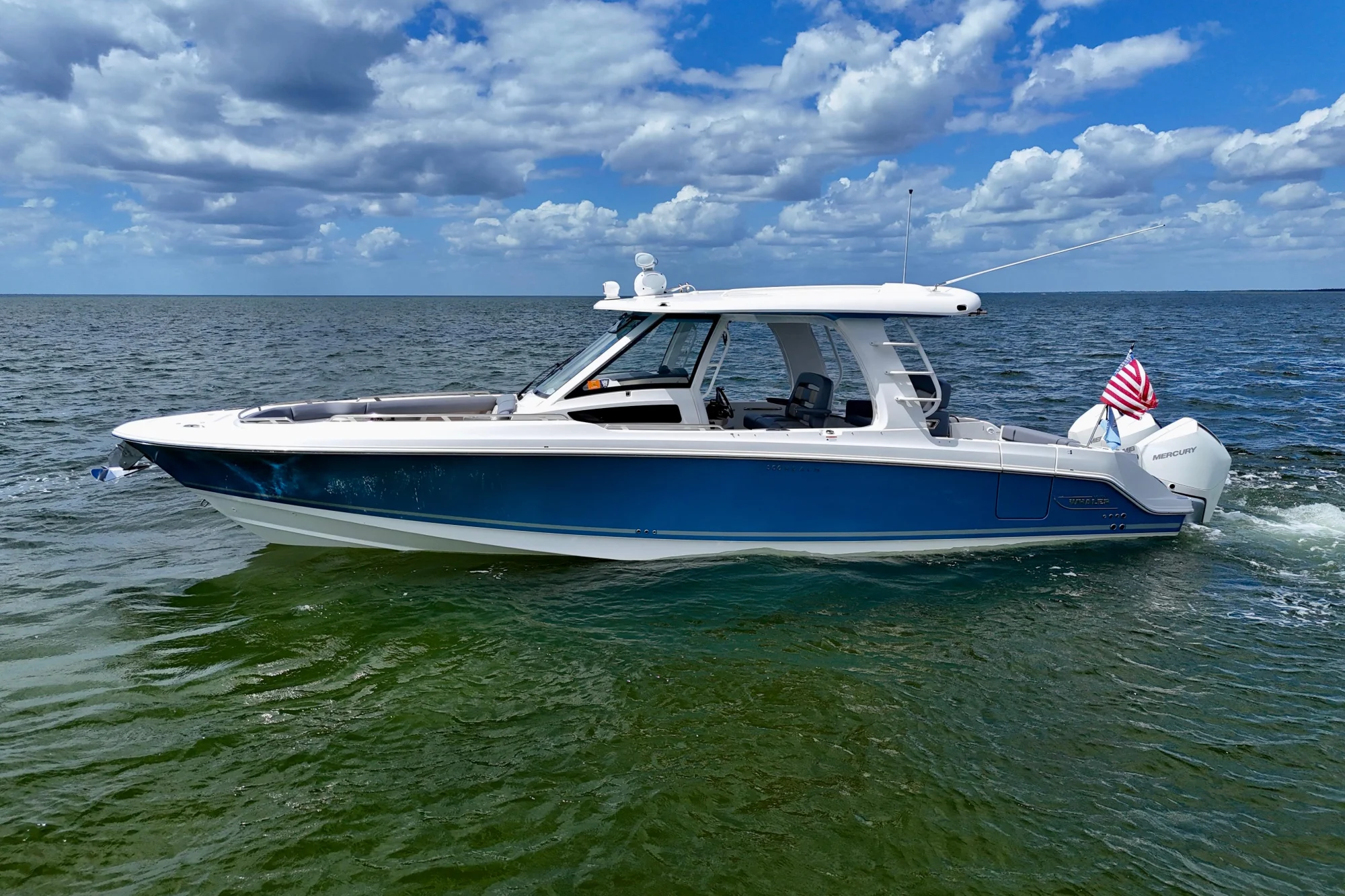2025 Boston Whaler 350 Realm - Image 2