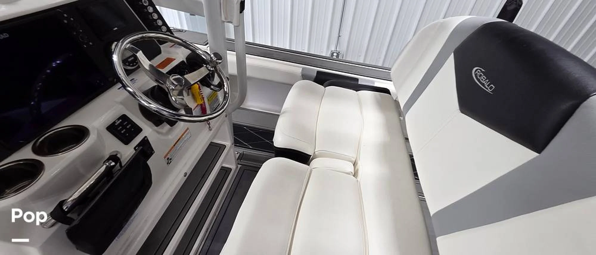 2023 Robalo 246 Cayman - Image 2