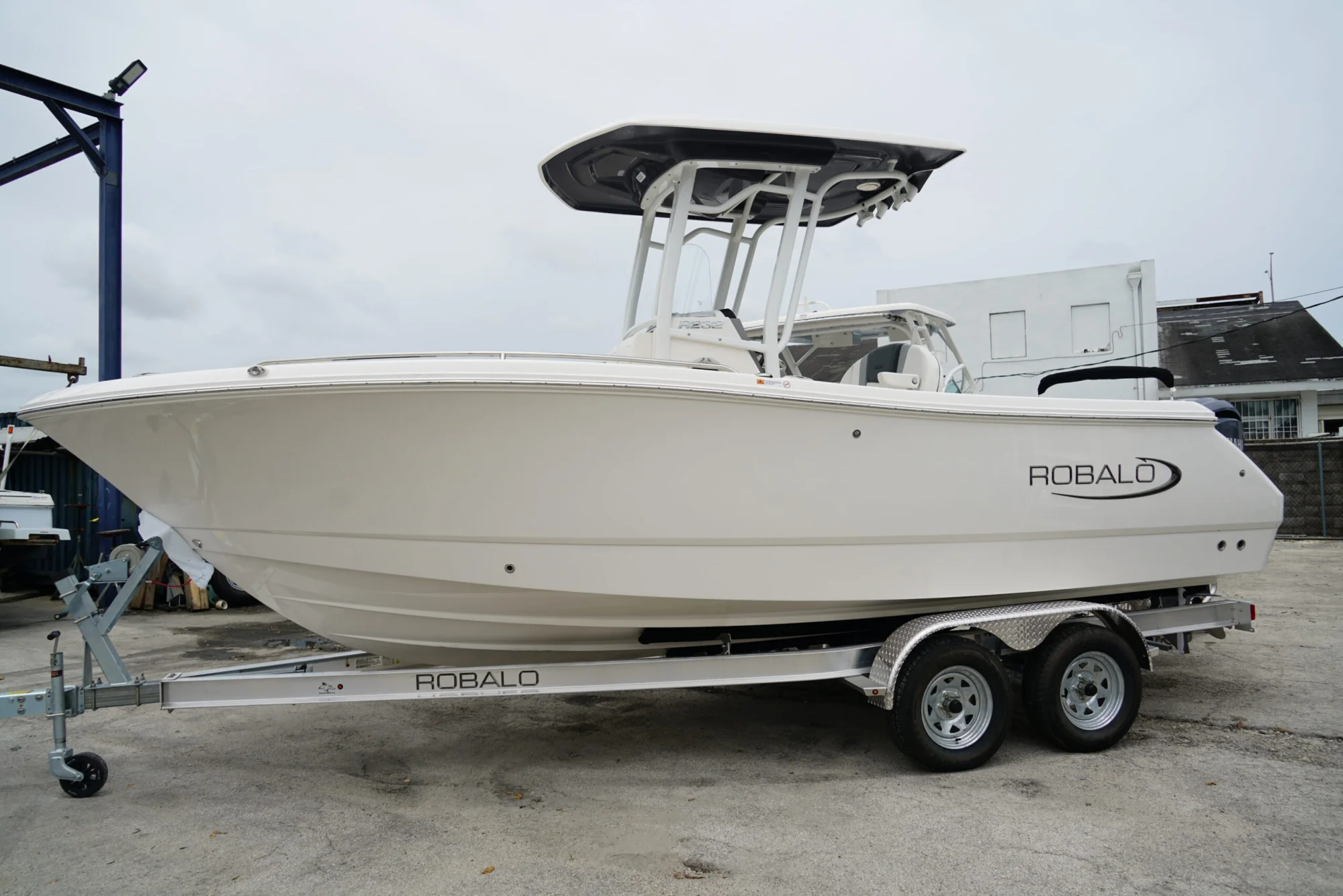 2025 ROBALO 232 Explorer - Image 2