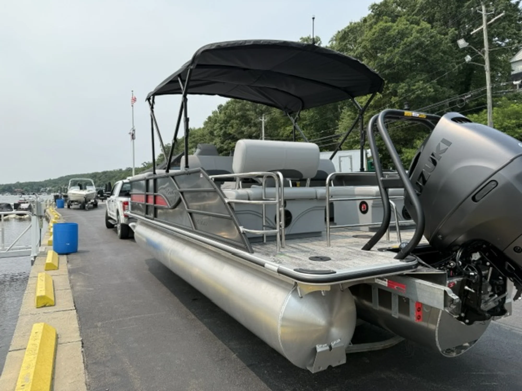 2027 Bentley Pontoons 243 Quad Swingback - Image 4