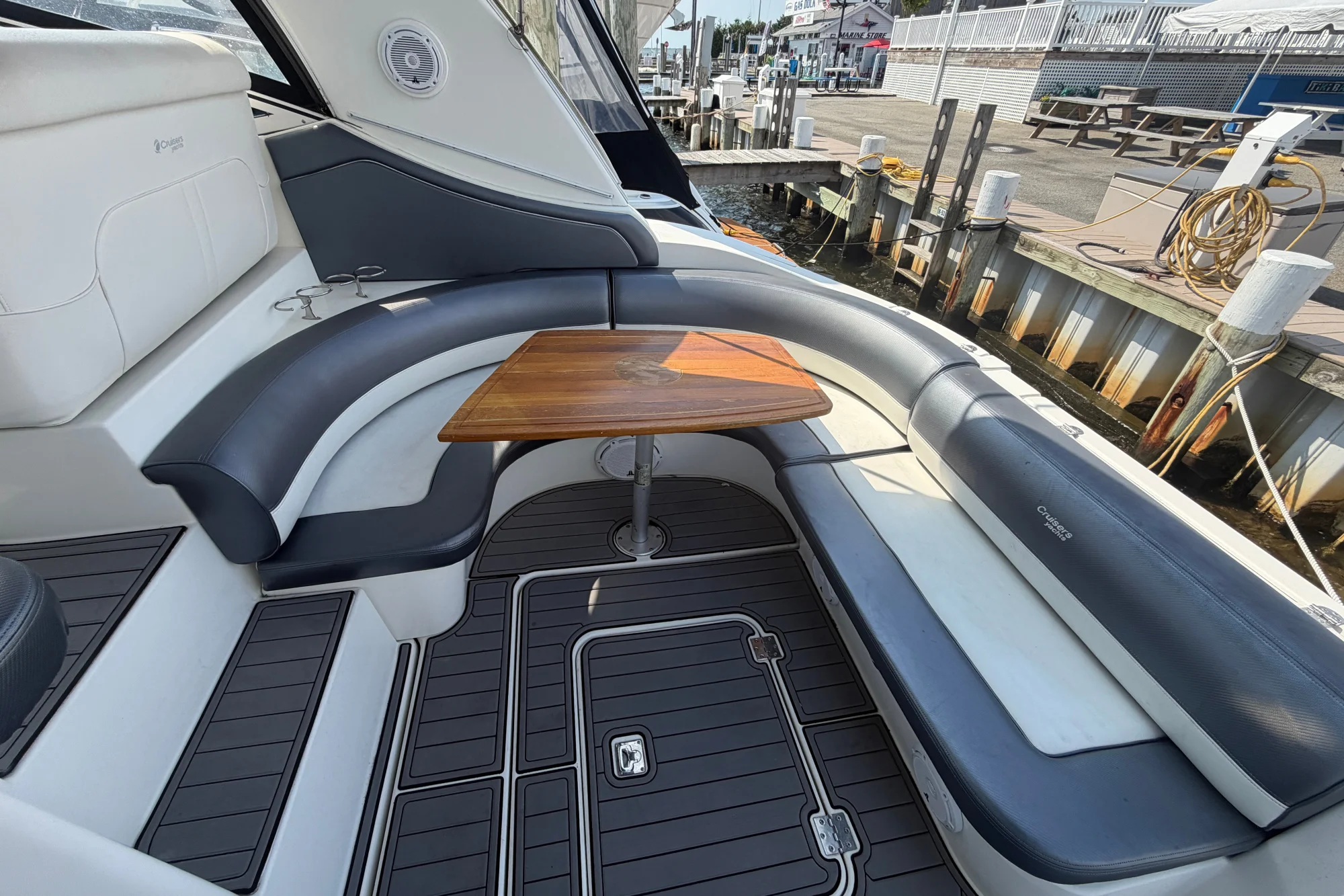 2007 Cruisers Yachts 370 Express - Image 5