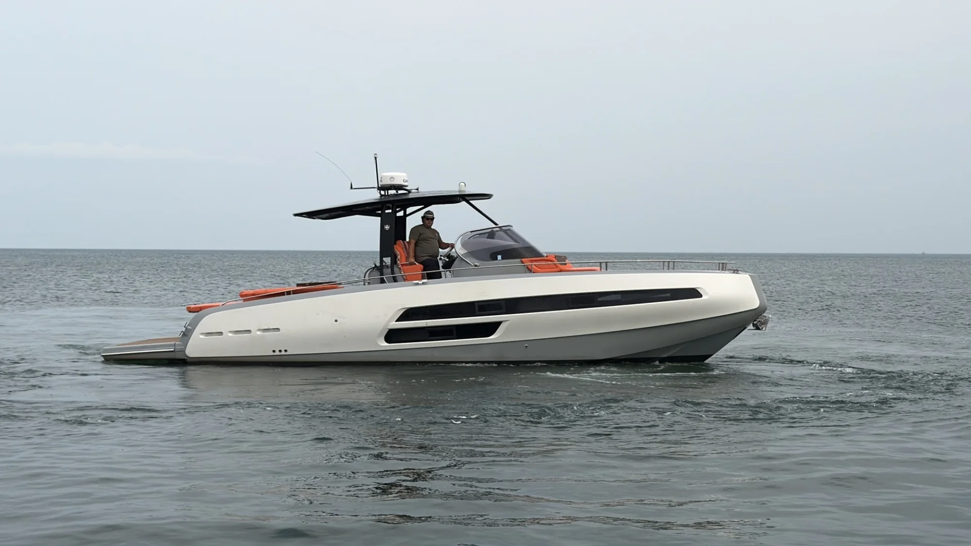 2018 Invictus GT370 - Main Image
