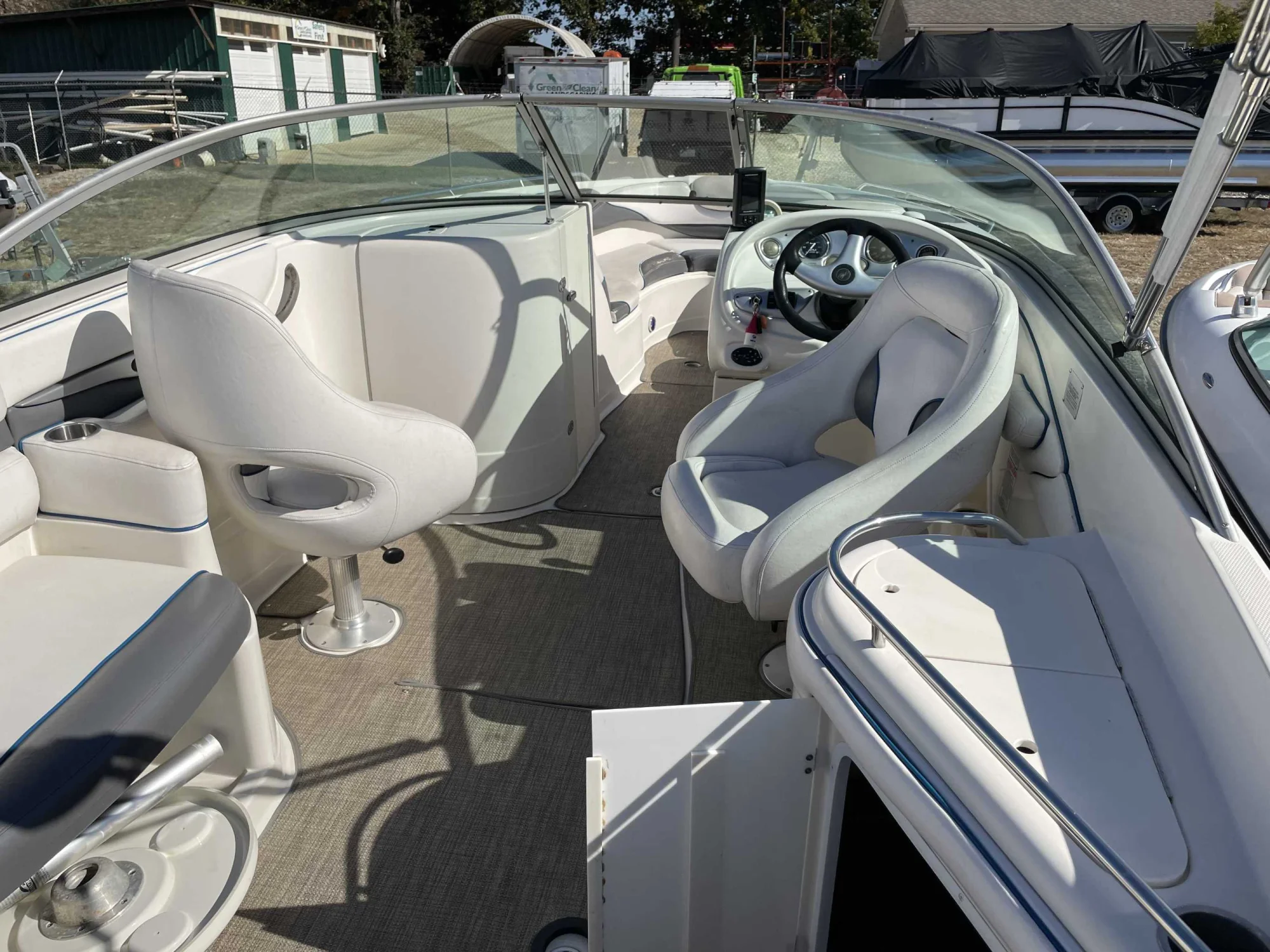 2005 MONTEREY 268SS - Image 2