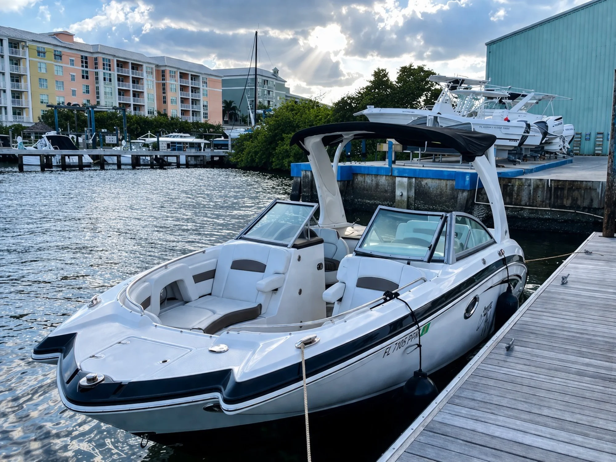 2015 Chaparral 264 Sunesta - Image 2