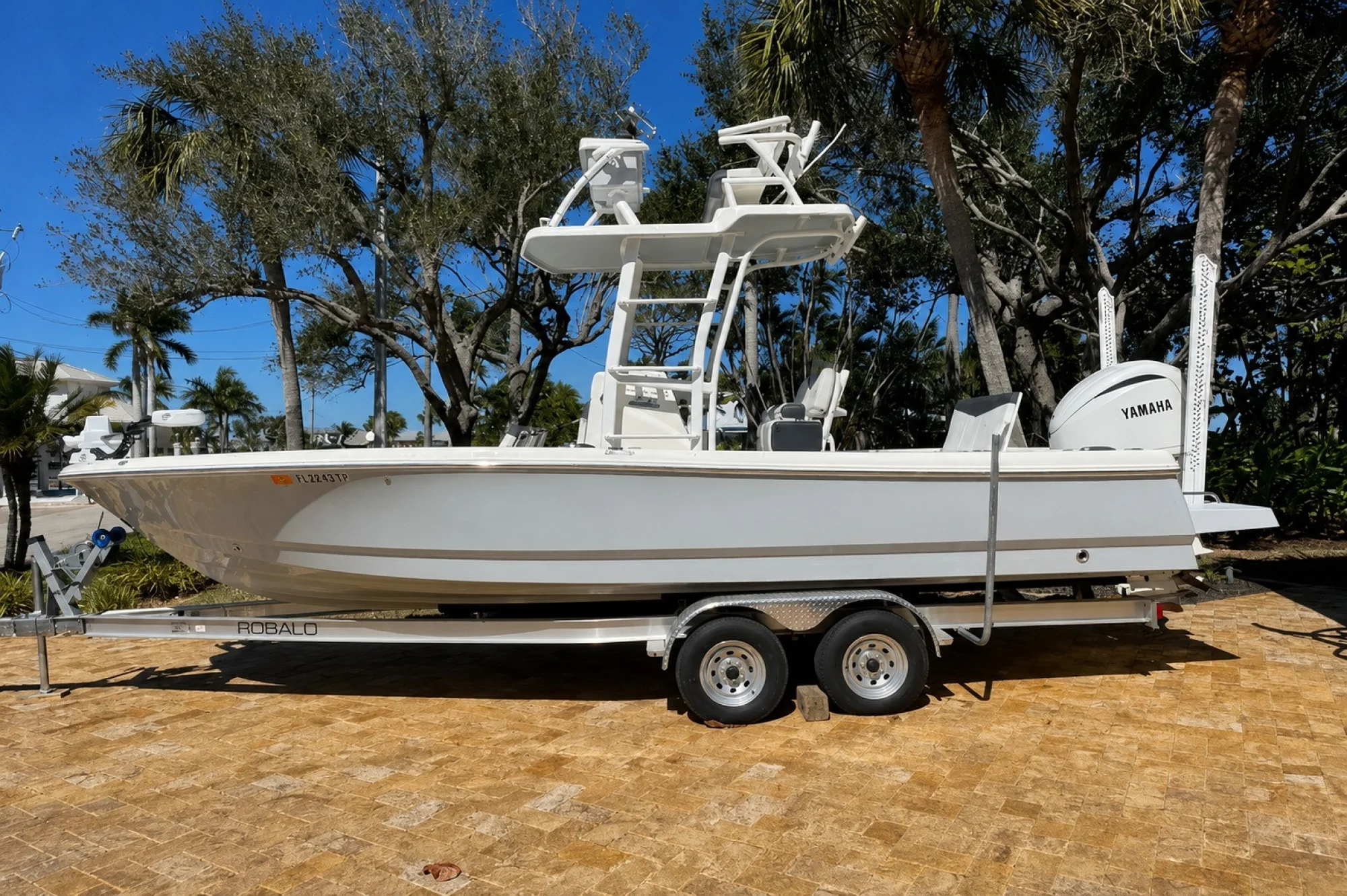 2020 Robalo 246 Cayman SD