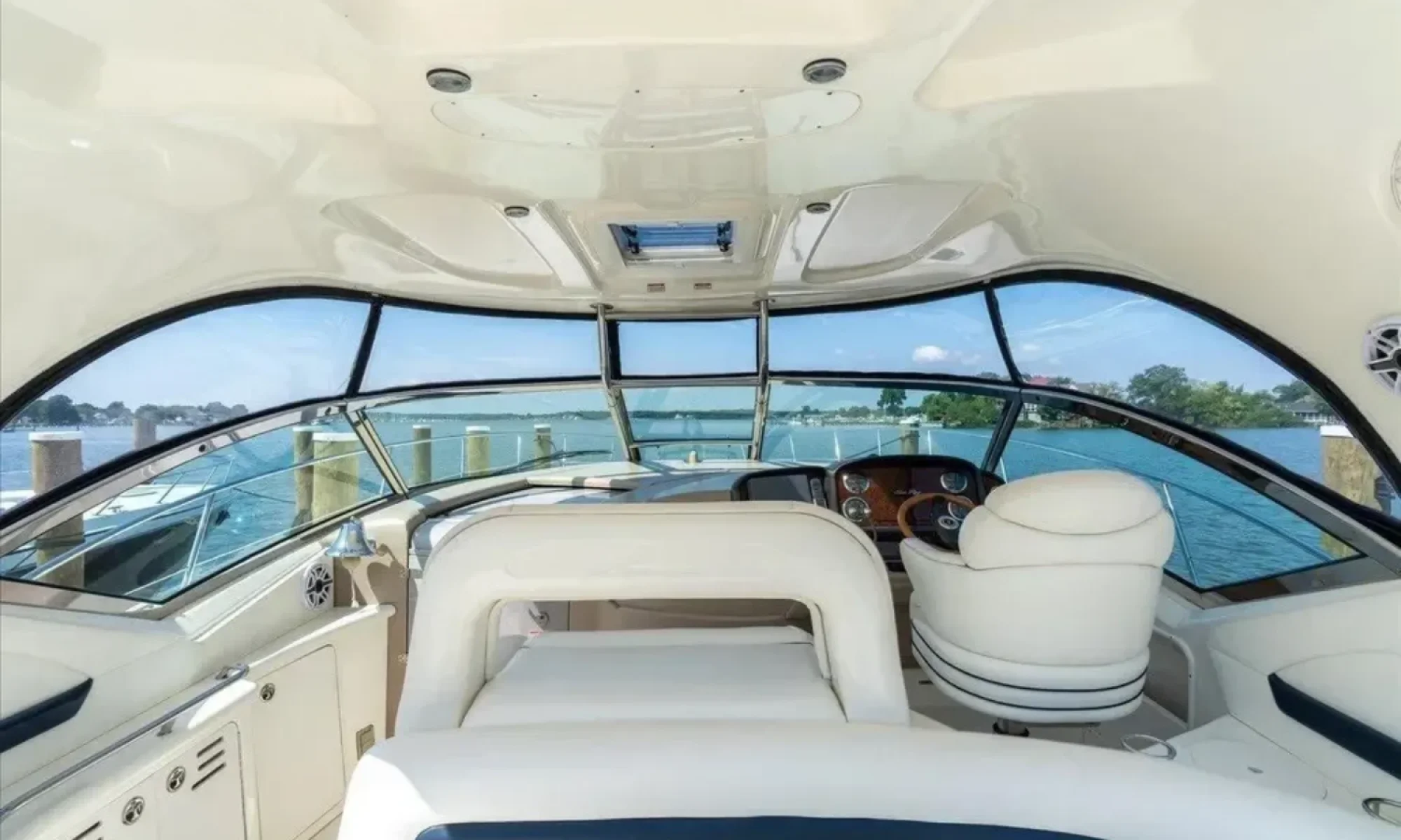 2004 Sea Ray 420 Sundancer - Image 3