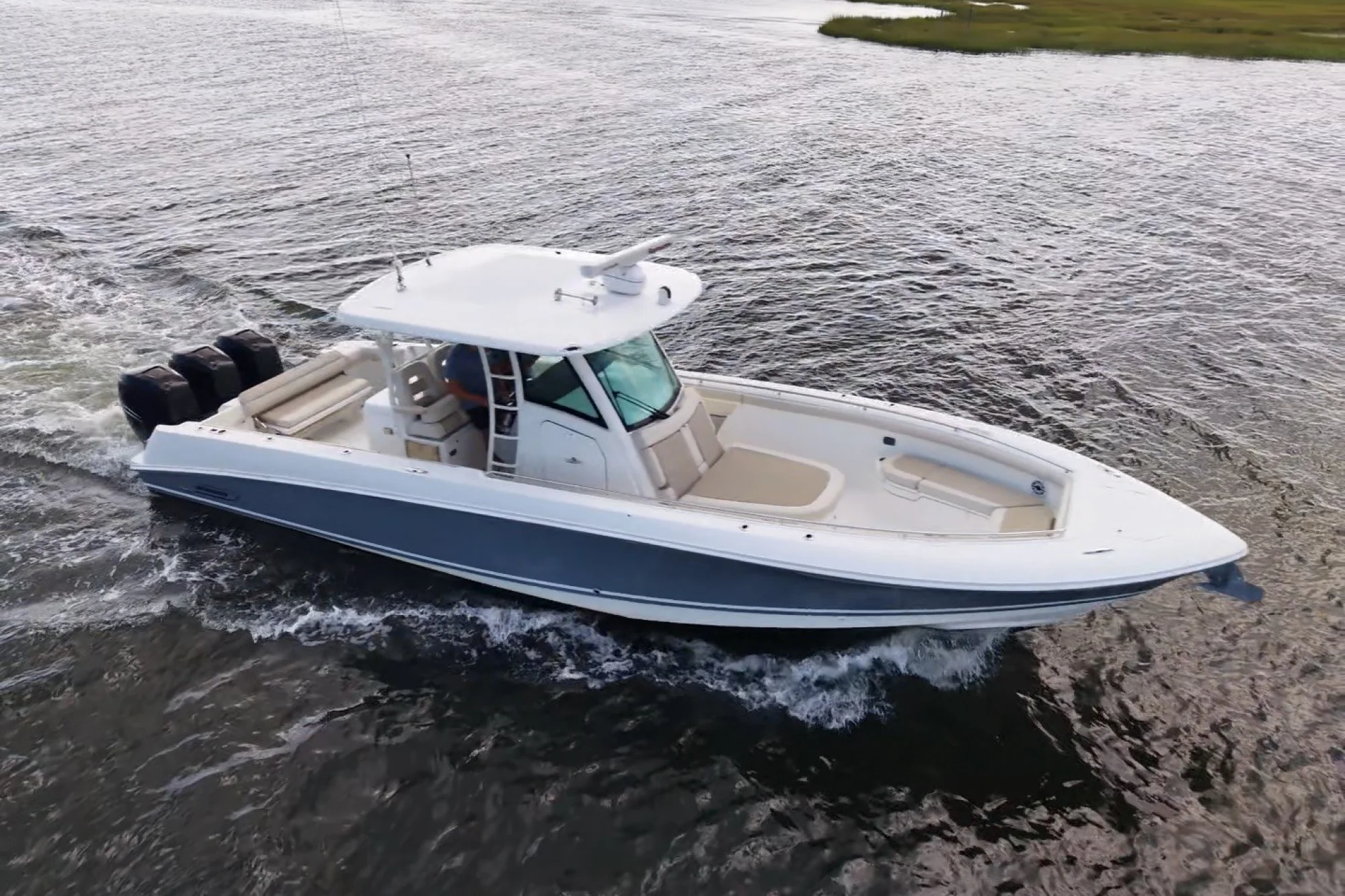 2017 Boston Whaler 350 Outrage - Image 3